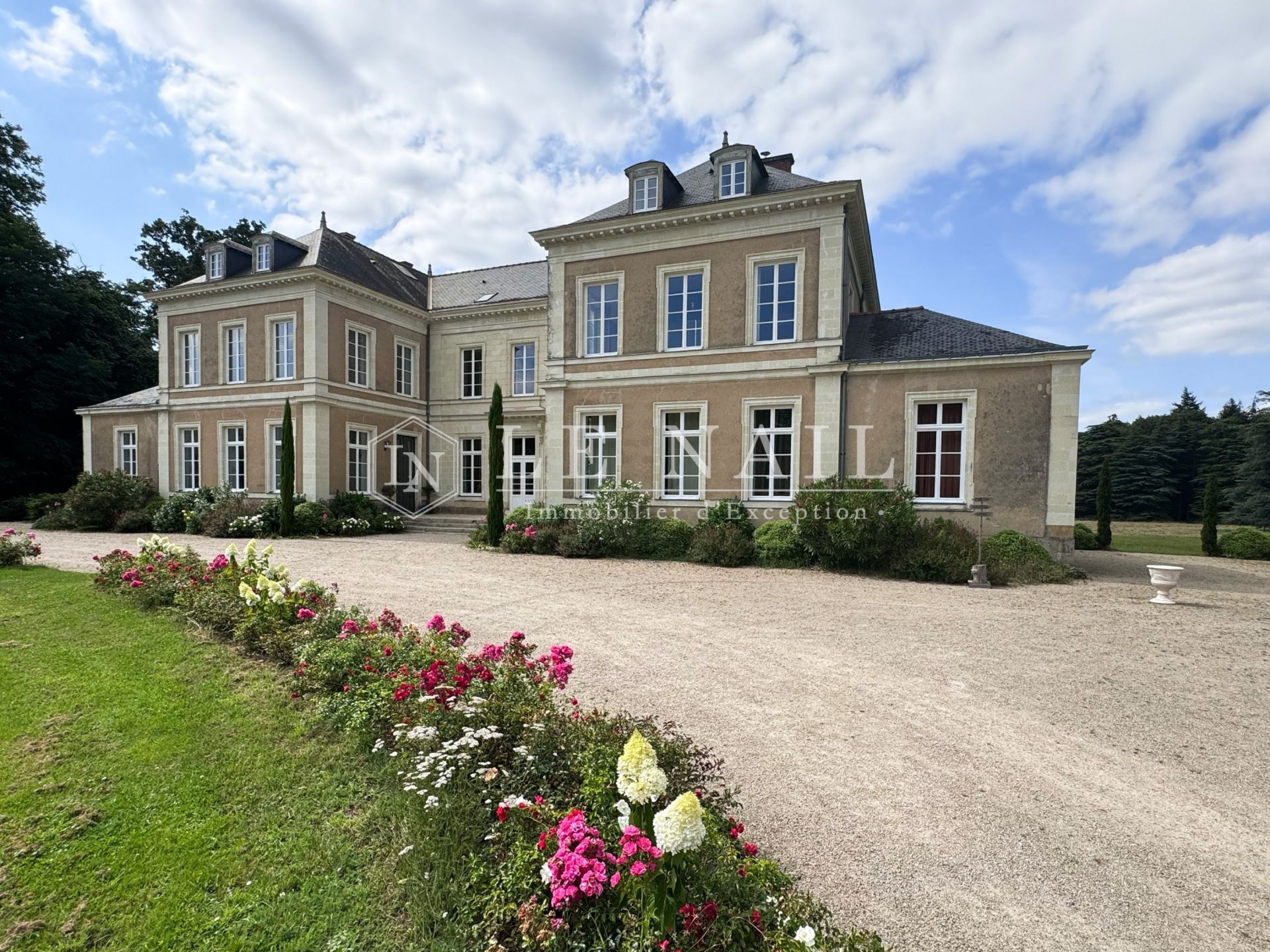 castle 17 rooms for sale on NANTES (44000)