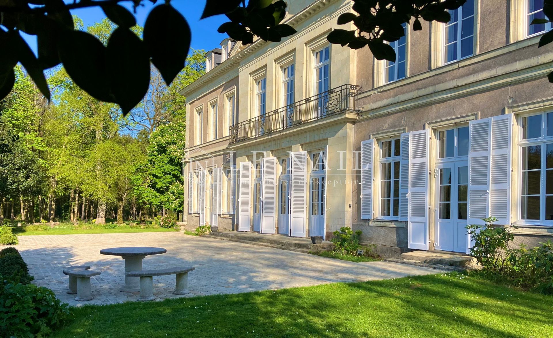 castle 17 rooms for sale on NANTES (44000)