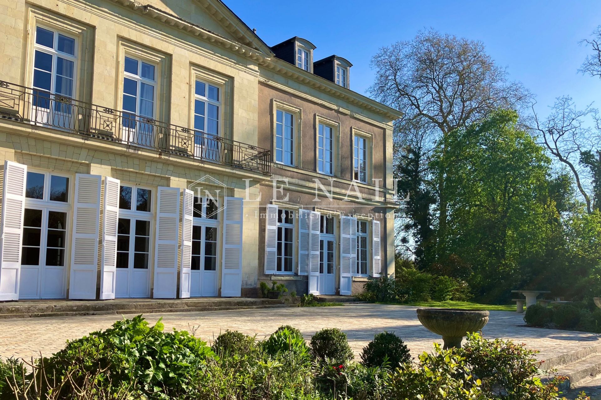 castle 17 rooms for sale on NANTES (44000)