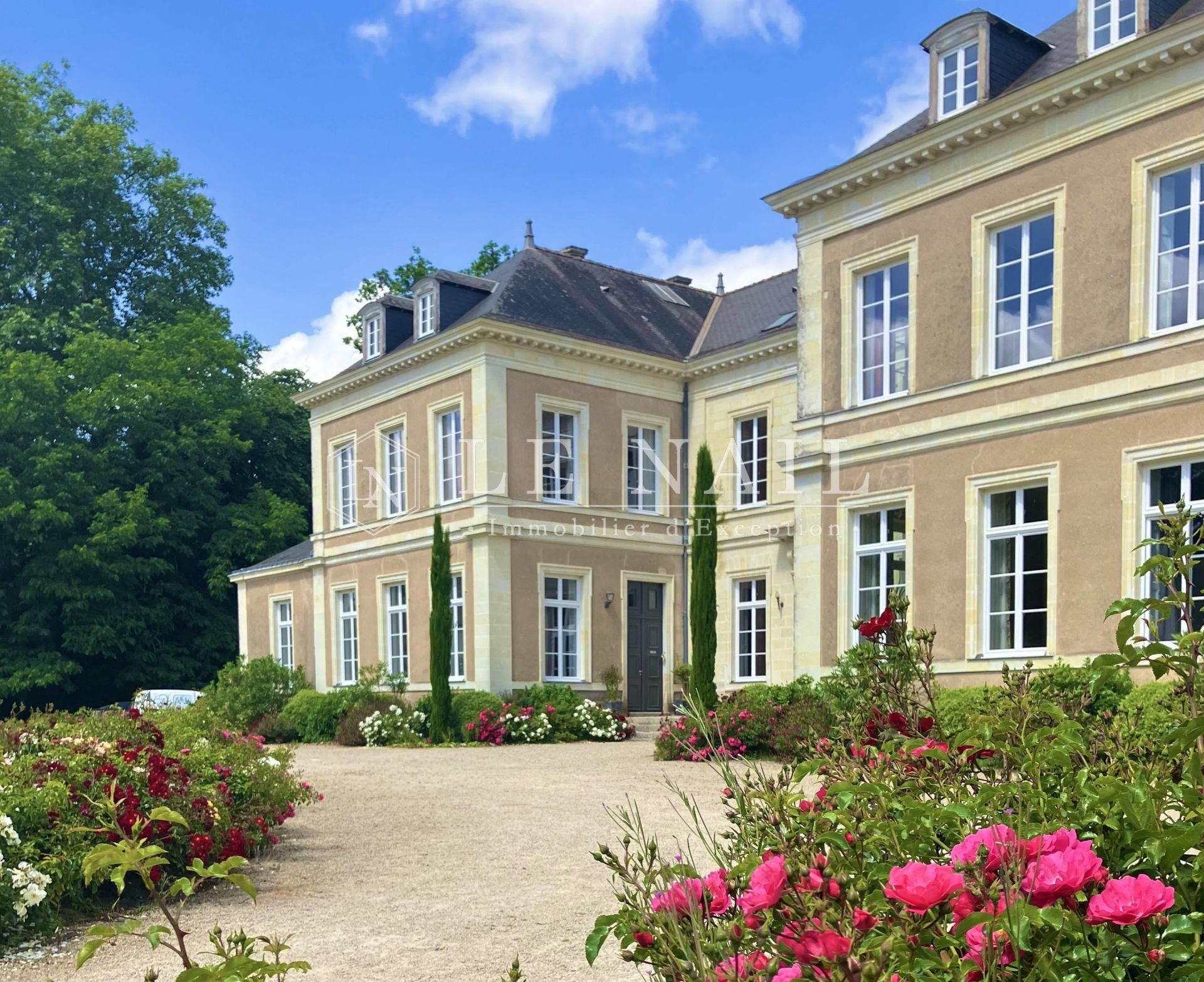 castle 17 rooms for sale on NANTES (44000)