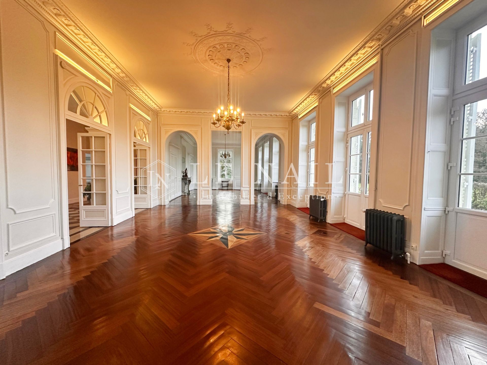 castle 17 rooms for sale on NANTES (44000)