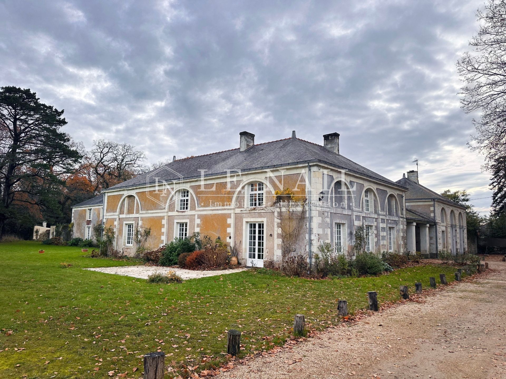 castle 17 rooms for sale on NANTES (44000)
