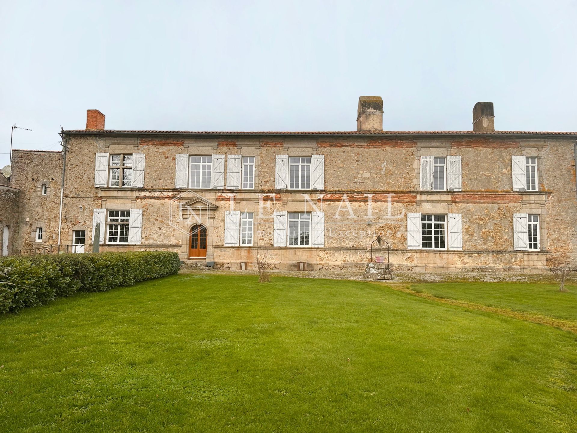 property 13 rooms for sale on LA ROCHE SUR YON (85000)