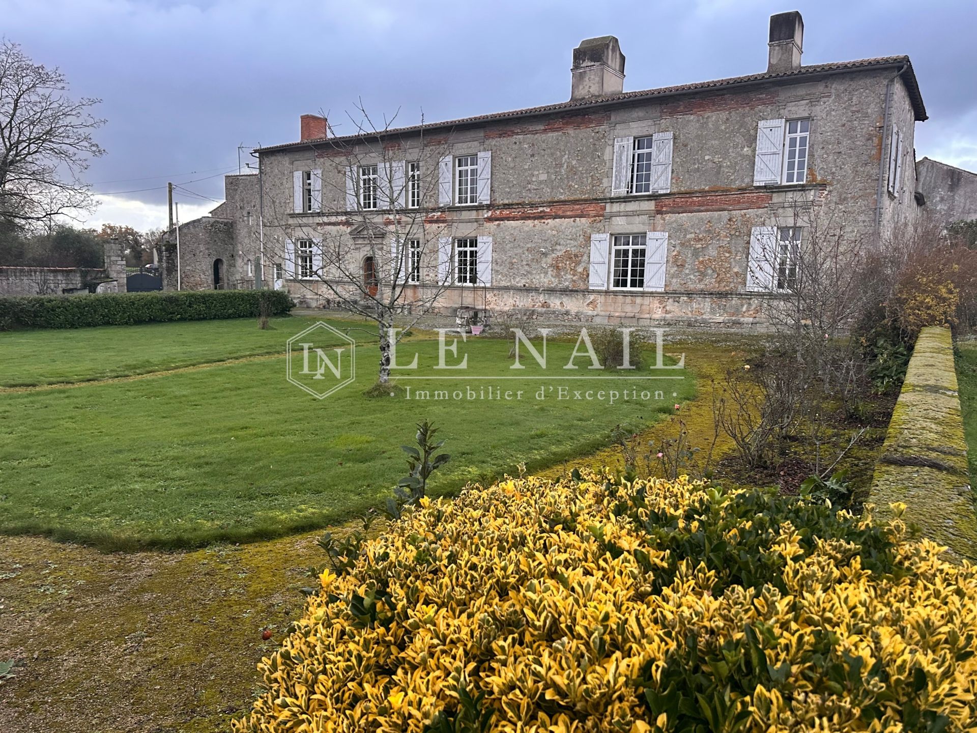 propriété 13 pièces en vente à LA ROCHE SUR YON (85000)