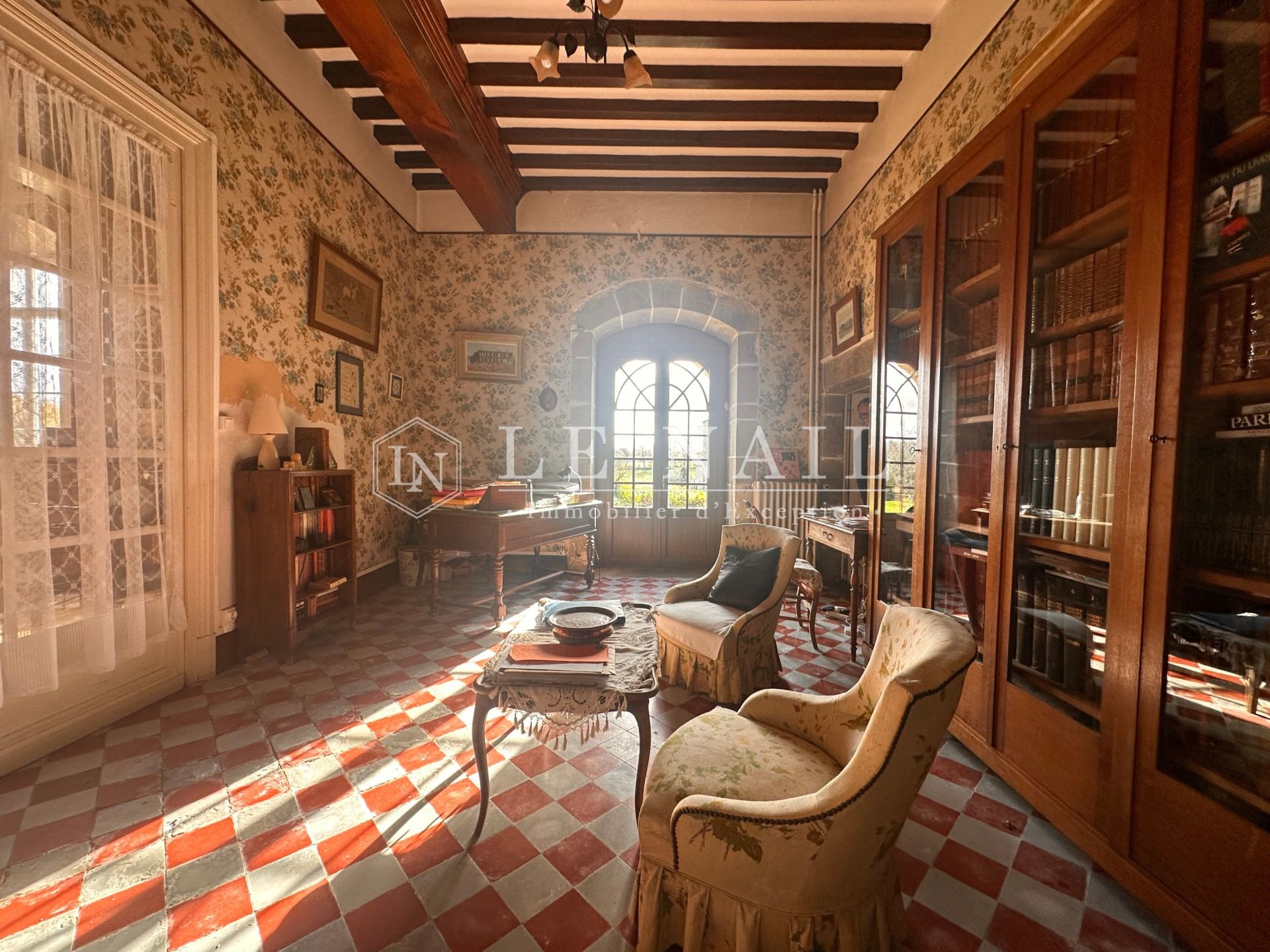 property 13 rooms for sale on LA ROCHE SUR YON (85000)