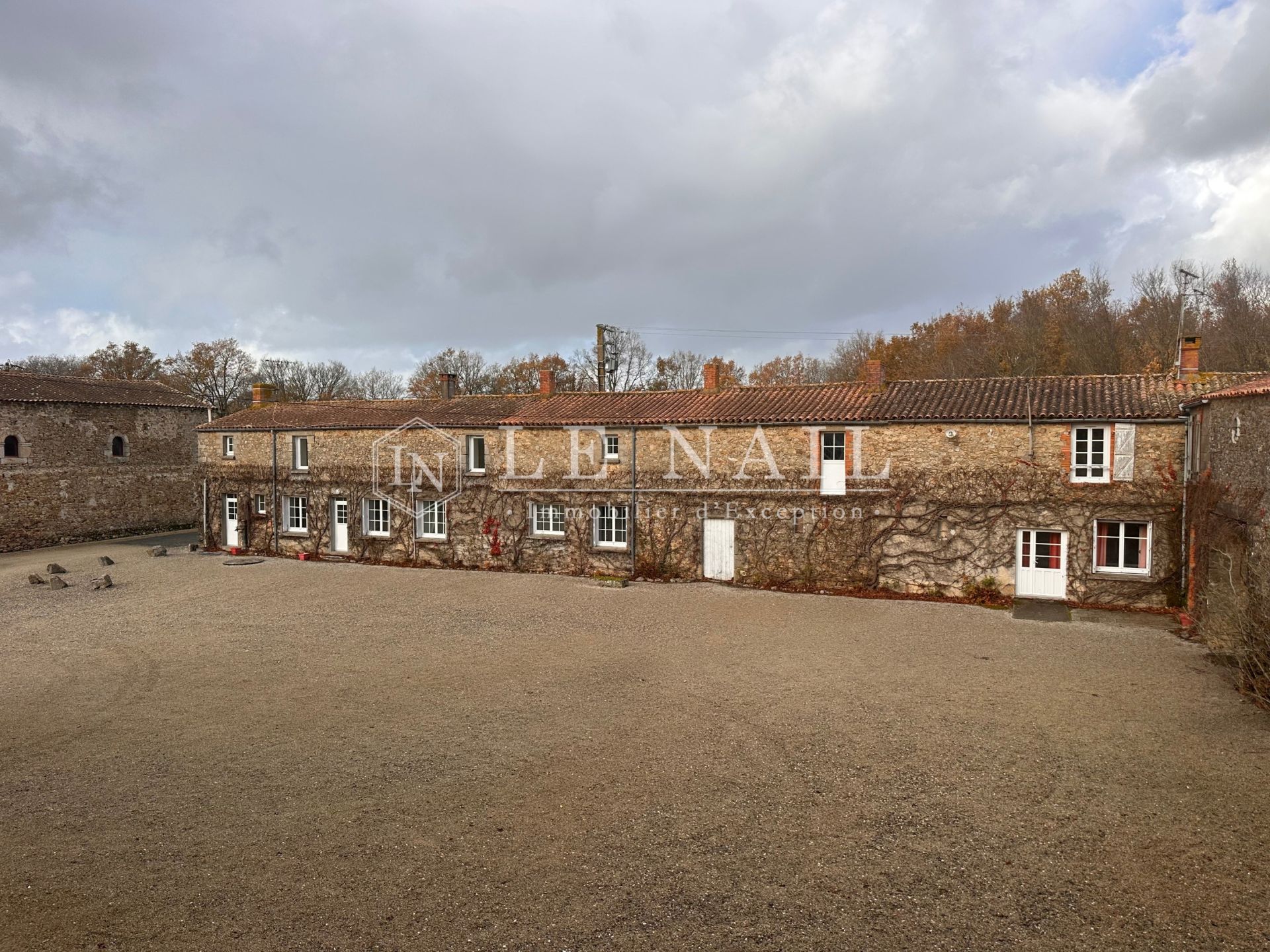 property 13 rooms for sale on LA ROCHE SUR YON (85000)