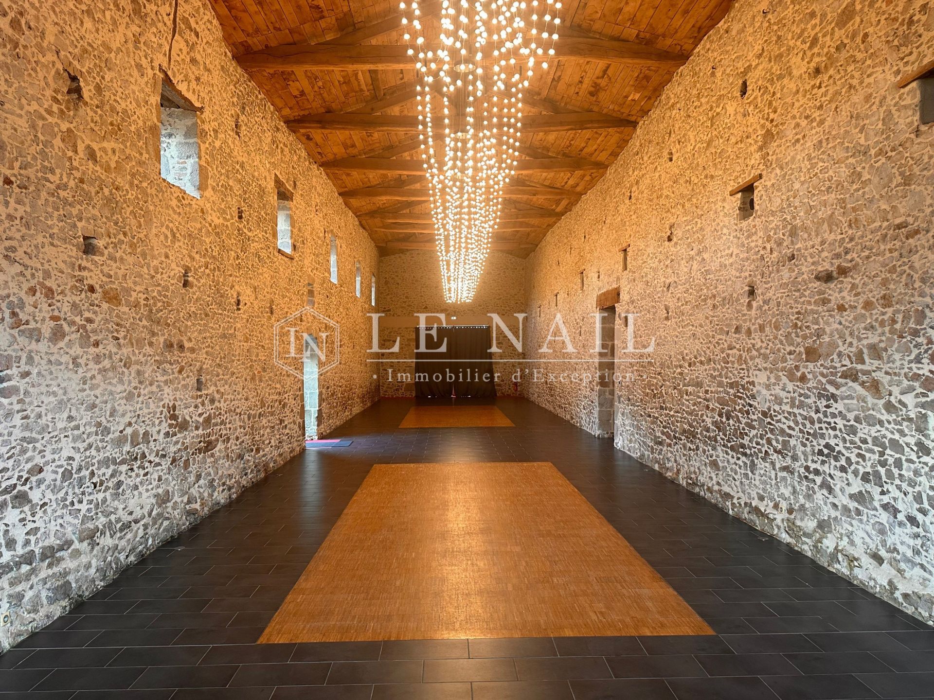 propriété 13 pièces en vente à LA ROCHE SUR YON (85000)