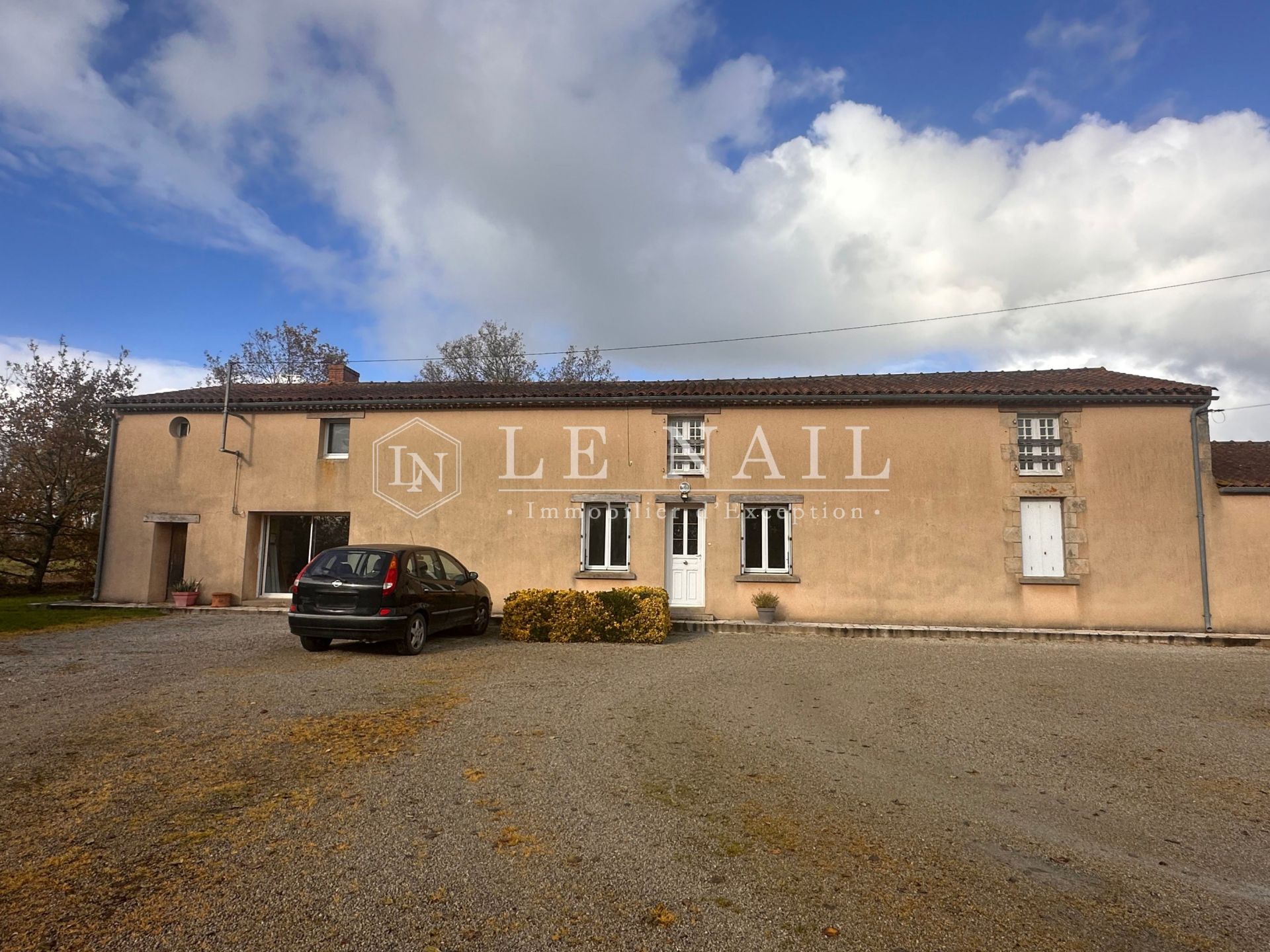 property 13 rooms for sale on LA ROCHE SUR YON (85000)