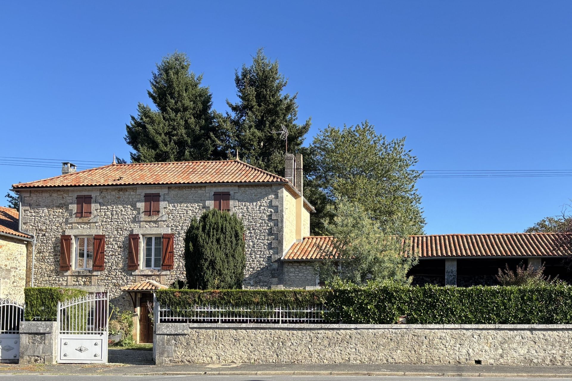 maison 10 pièces en vente à LA ROCHEFOUCAULD (16110)