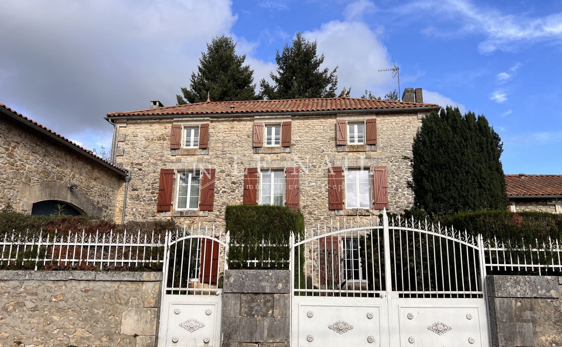 maison 10 pièces en vente à LA ROCHEFOUCAULD (16110)