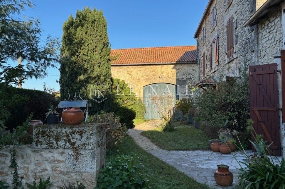 maison 10 pièces en vente à LA ROCHEFOUCAULD (16110)