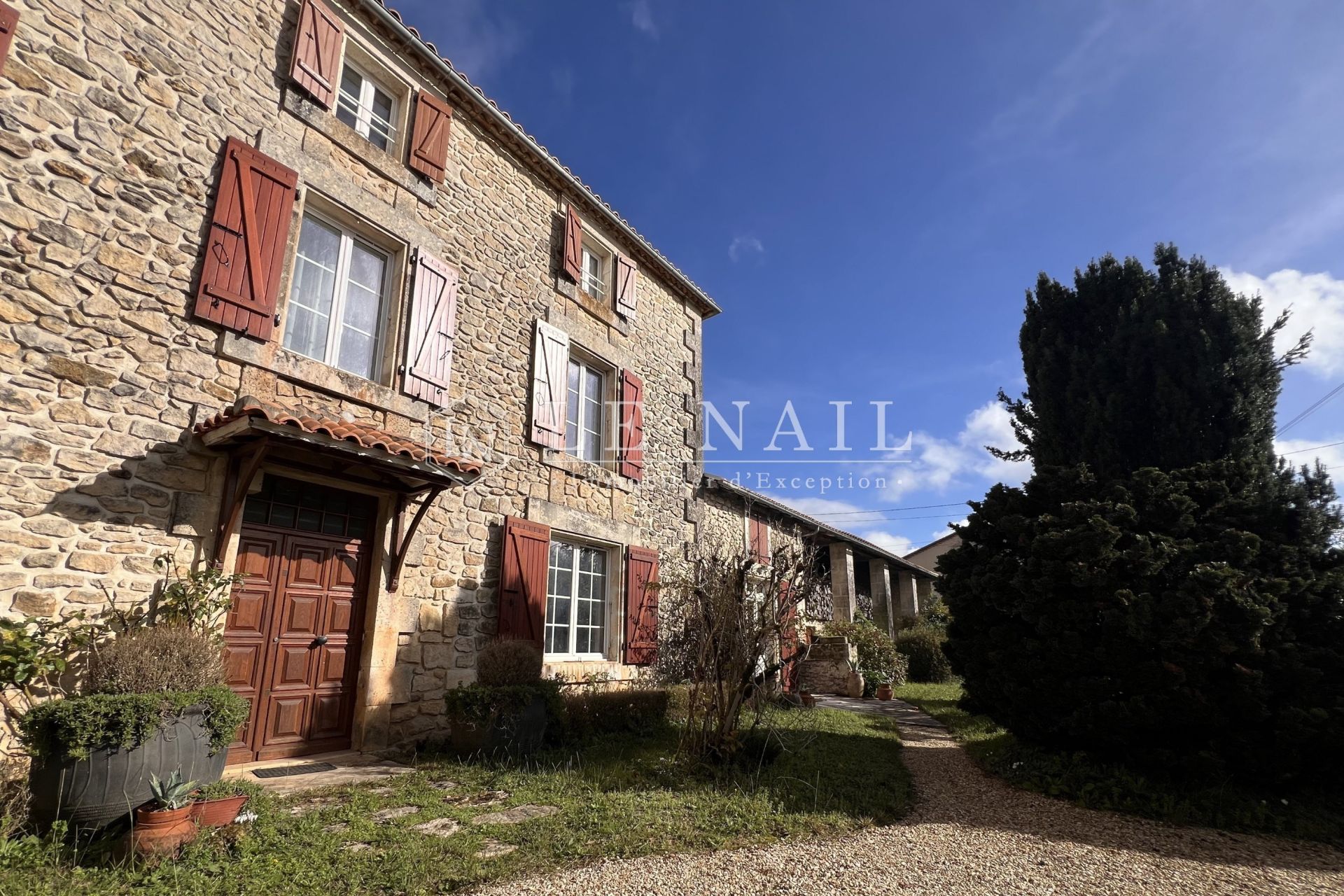 maison 10 pièces en vente à LA ROCHEFOUCAULD (16110)