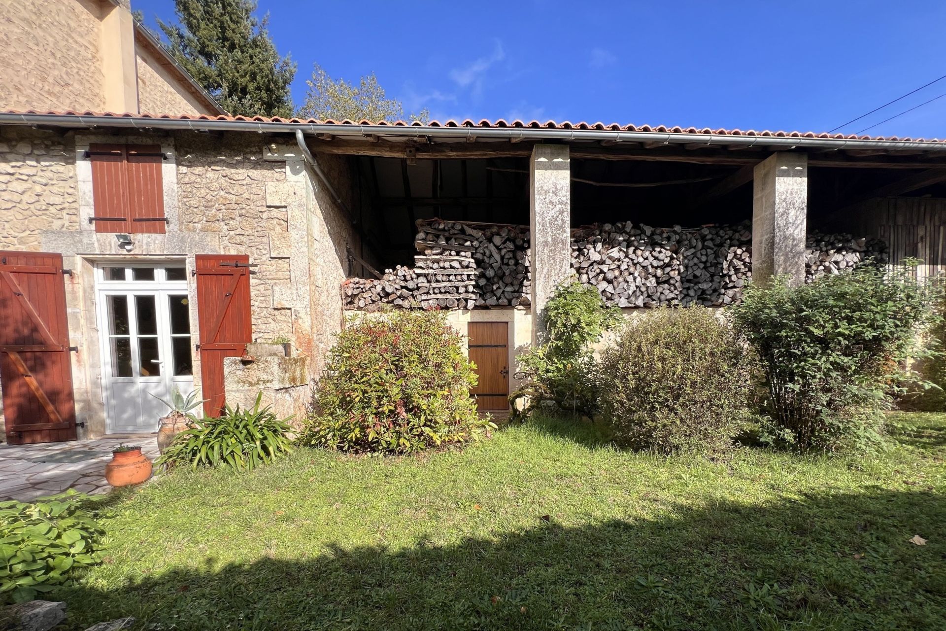 maison 10 pièces en vente à LA ROCHEFOUCAULD (16110)