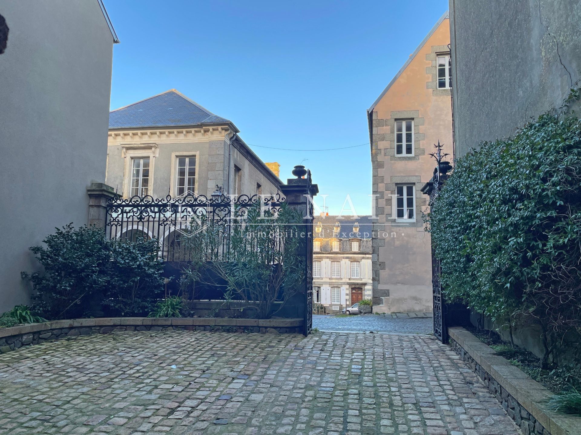 hôtel particulier 17 pièces en vente à GRANVILLE (50400)