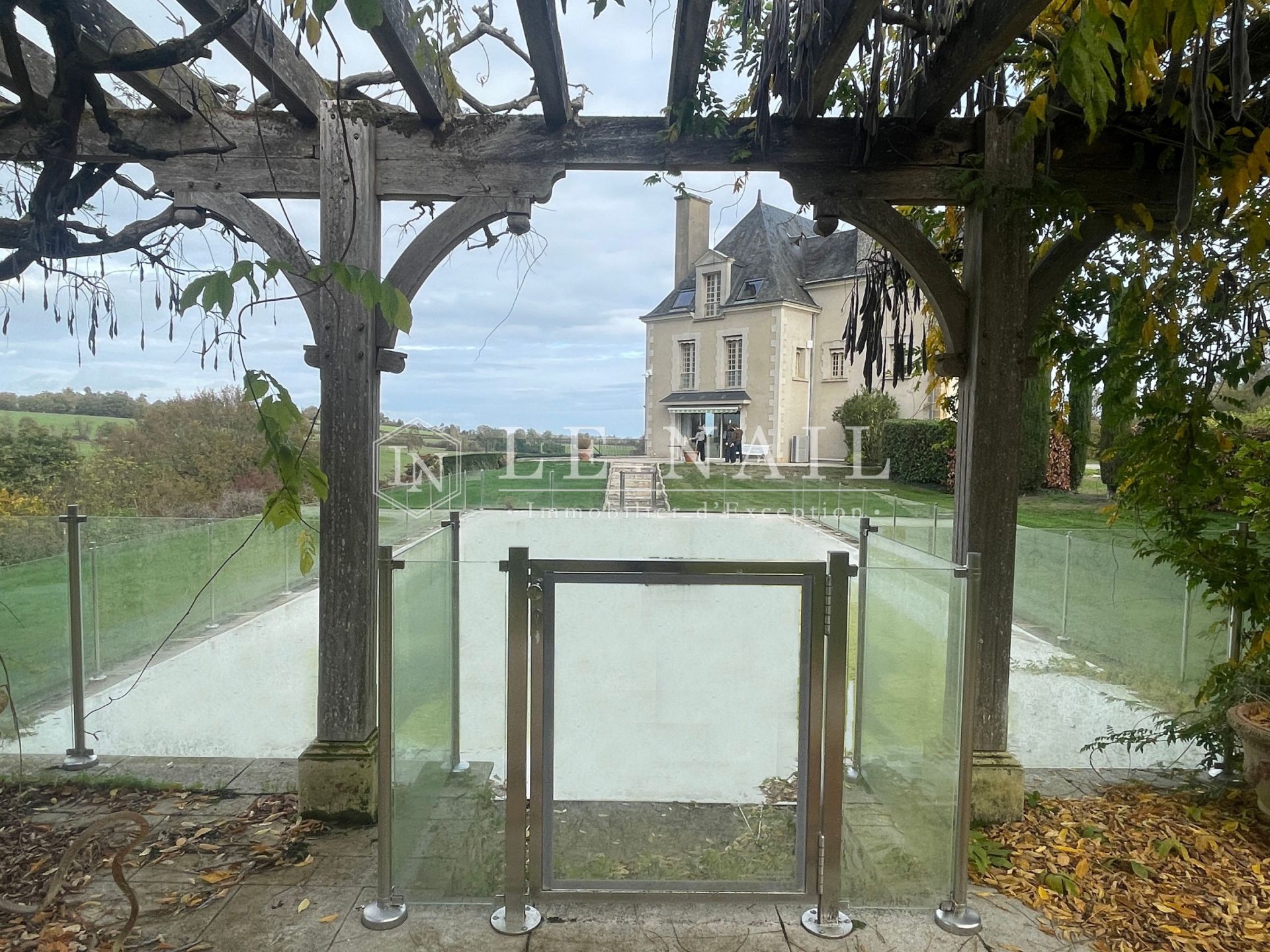 manoir 13 pièces en vente à THOUARS (79100)