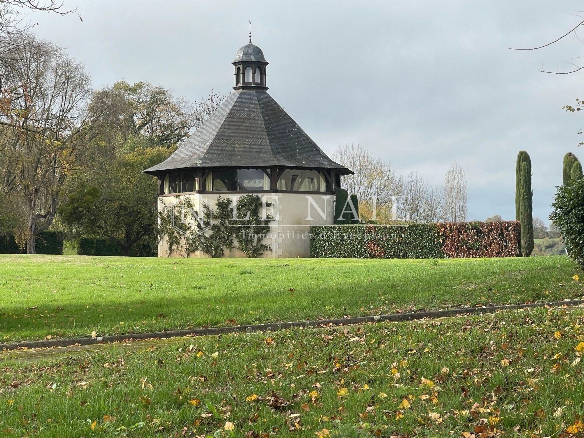 manoir 13 pièces en vente à THOUARS (79100)