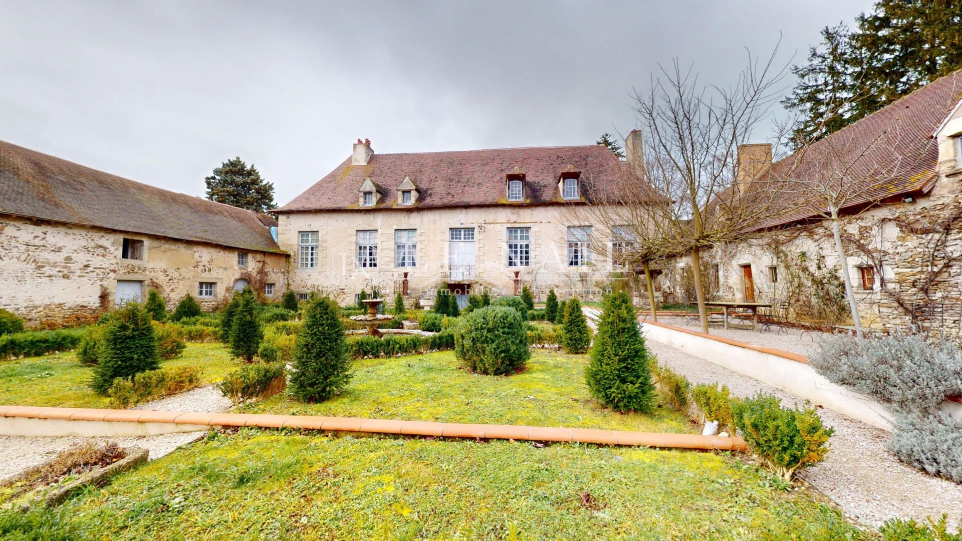 château 10 pièces en vente à VICHY (03200)