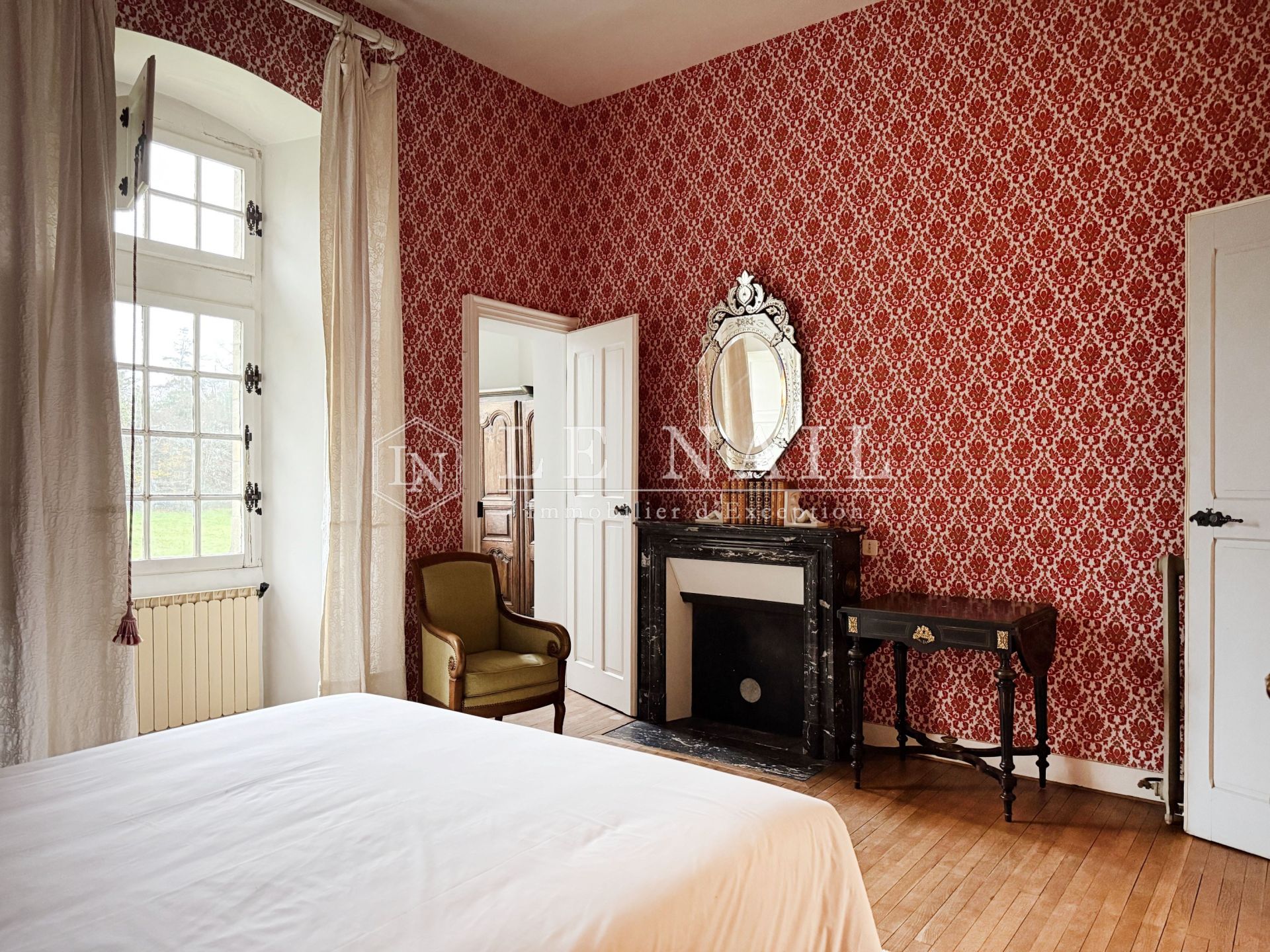 castle 20 rooms for sale on LE LION D ANGERS (49220)