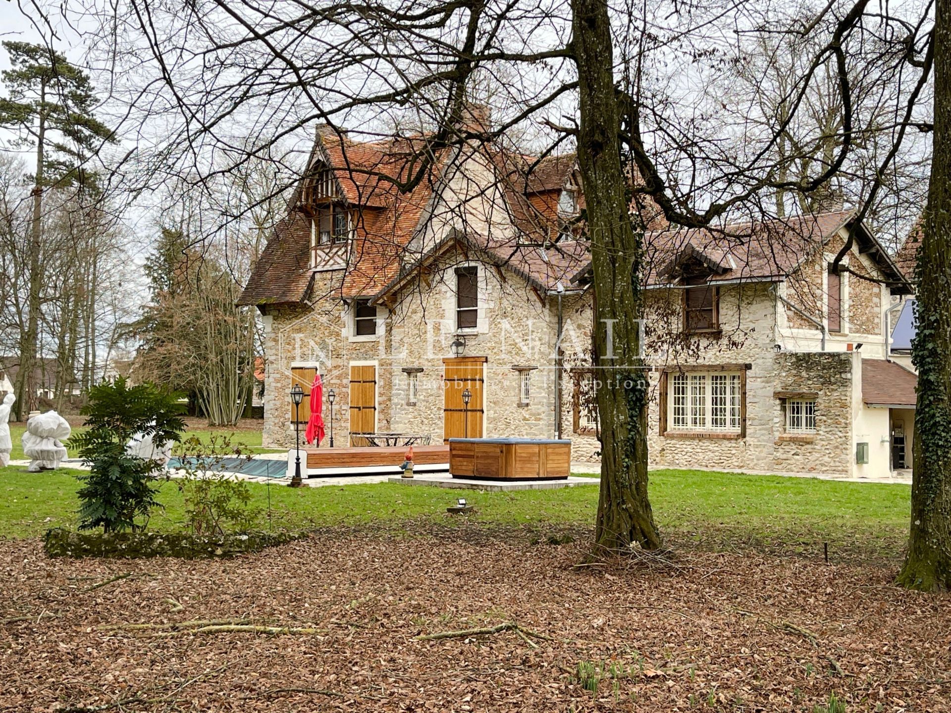 maison 10 pièces en vente à MELUN (77000)
