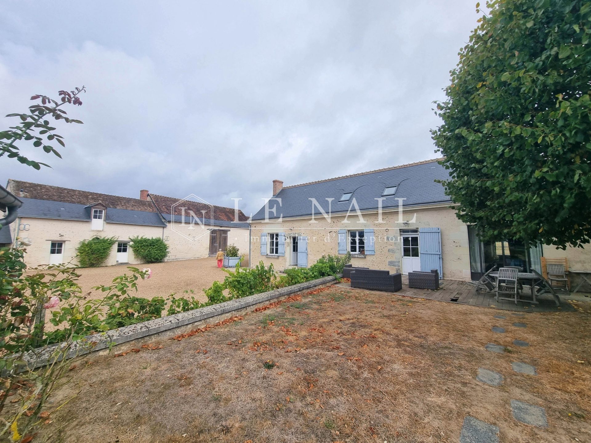 farm complex 15 rooms for sale on TOURS (37000)