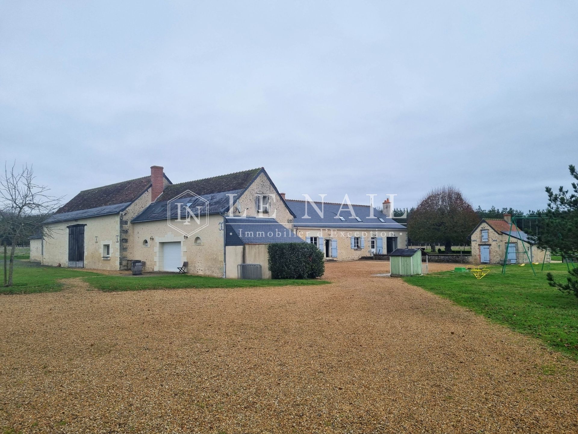 farm complex 15 rooms for sale on TOURS (37000)