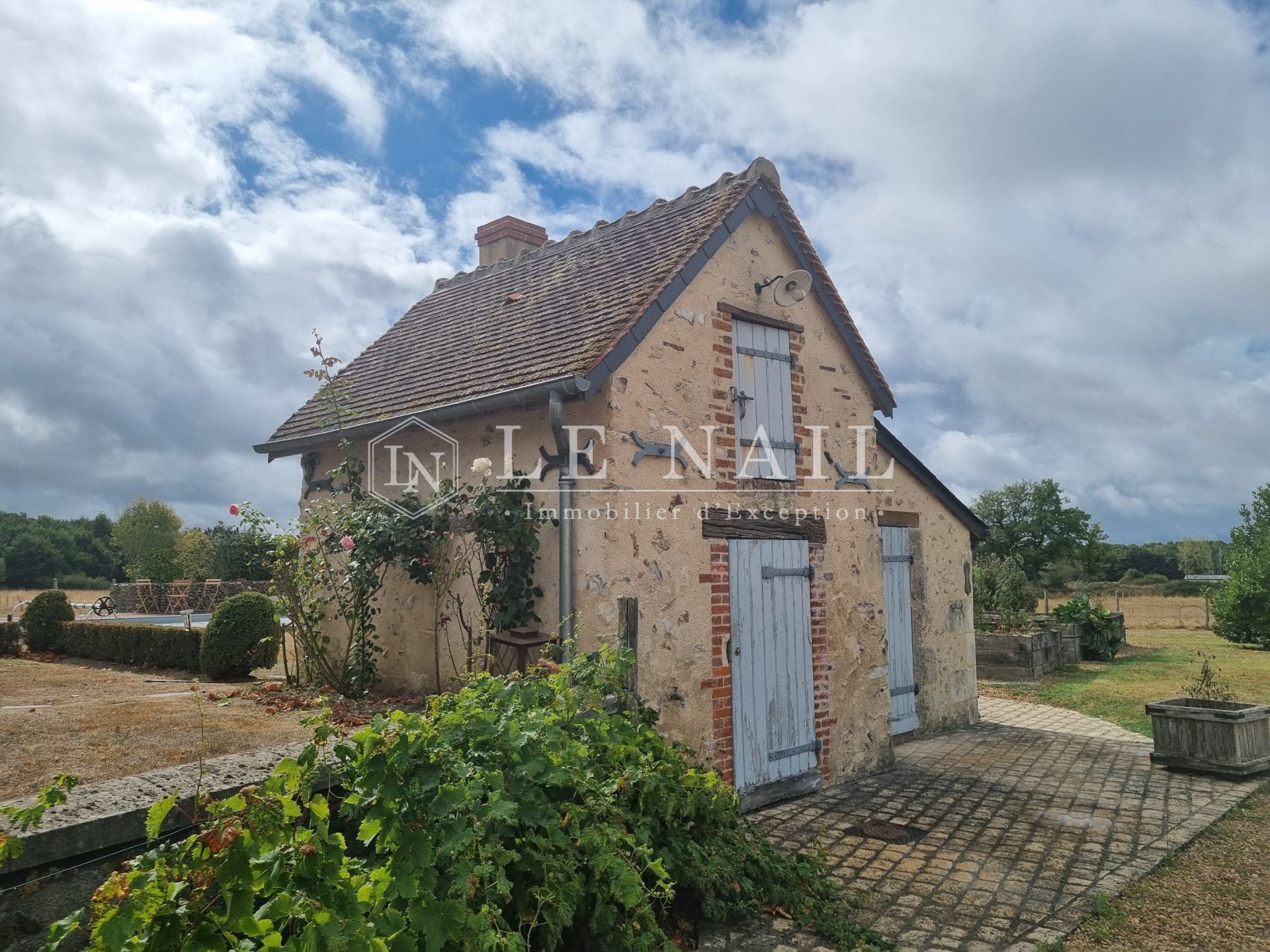 farm complex 15 rooms for sale on TOURS (37000)