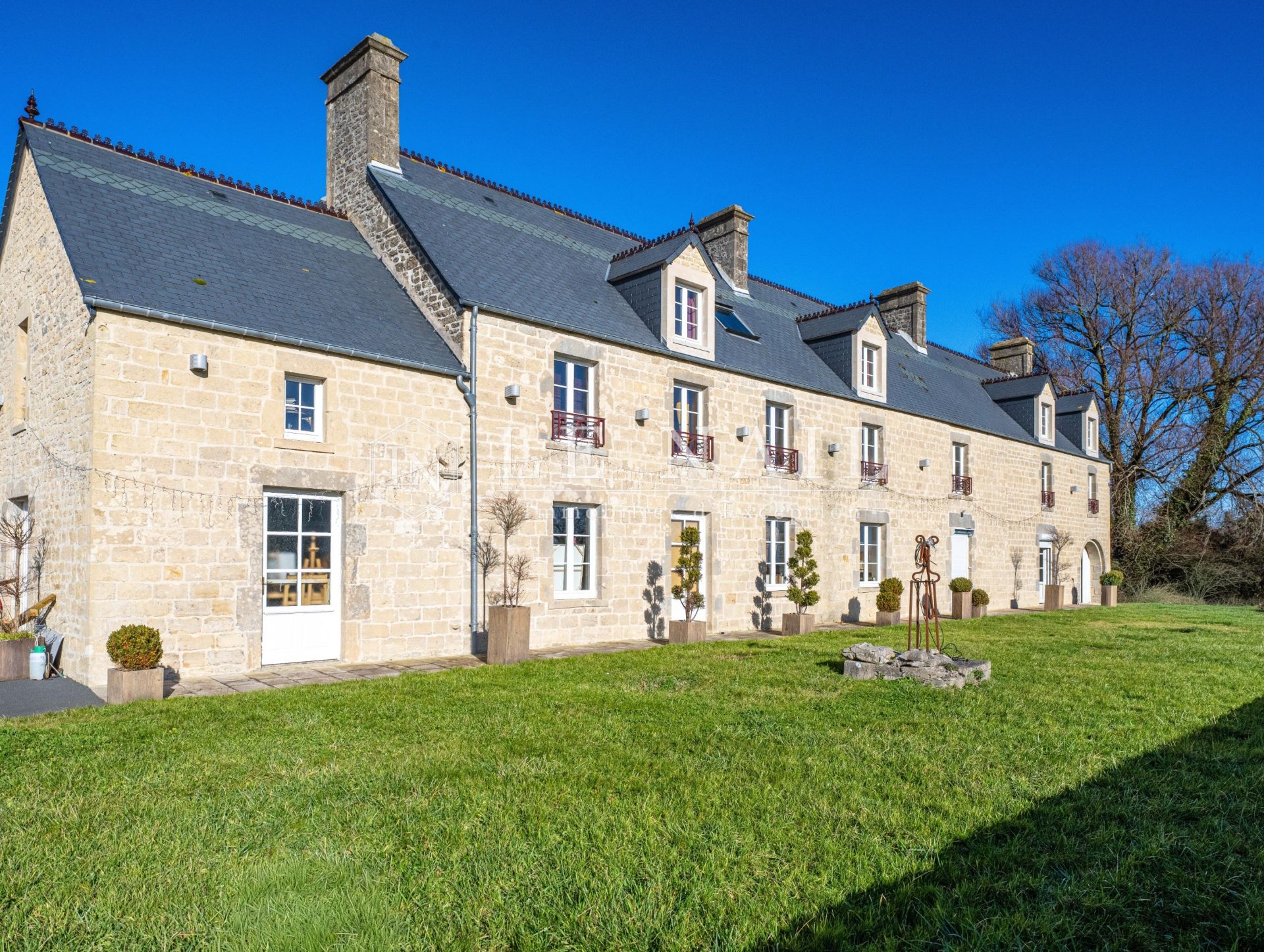 manoir 15 pièces en vente à VALOGNES (50700)