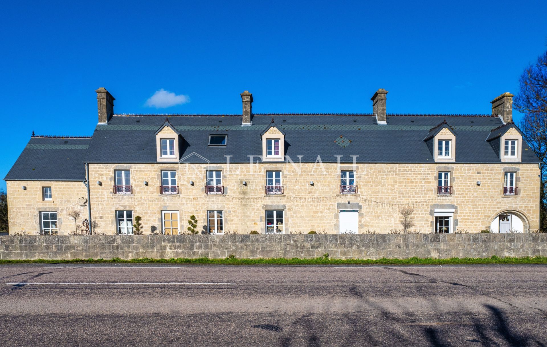 manoir 15 pièces en vente à VALOGNES (50700)