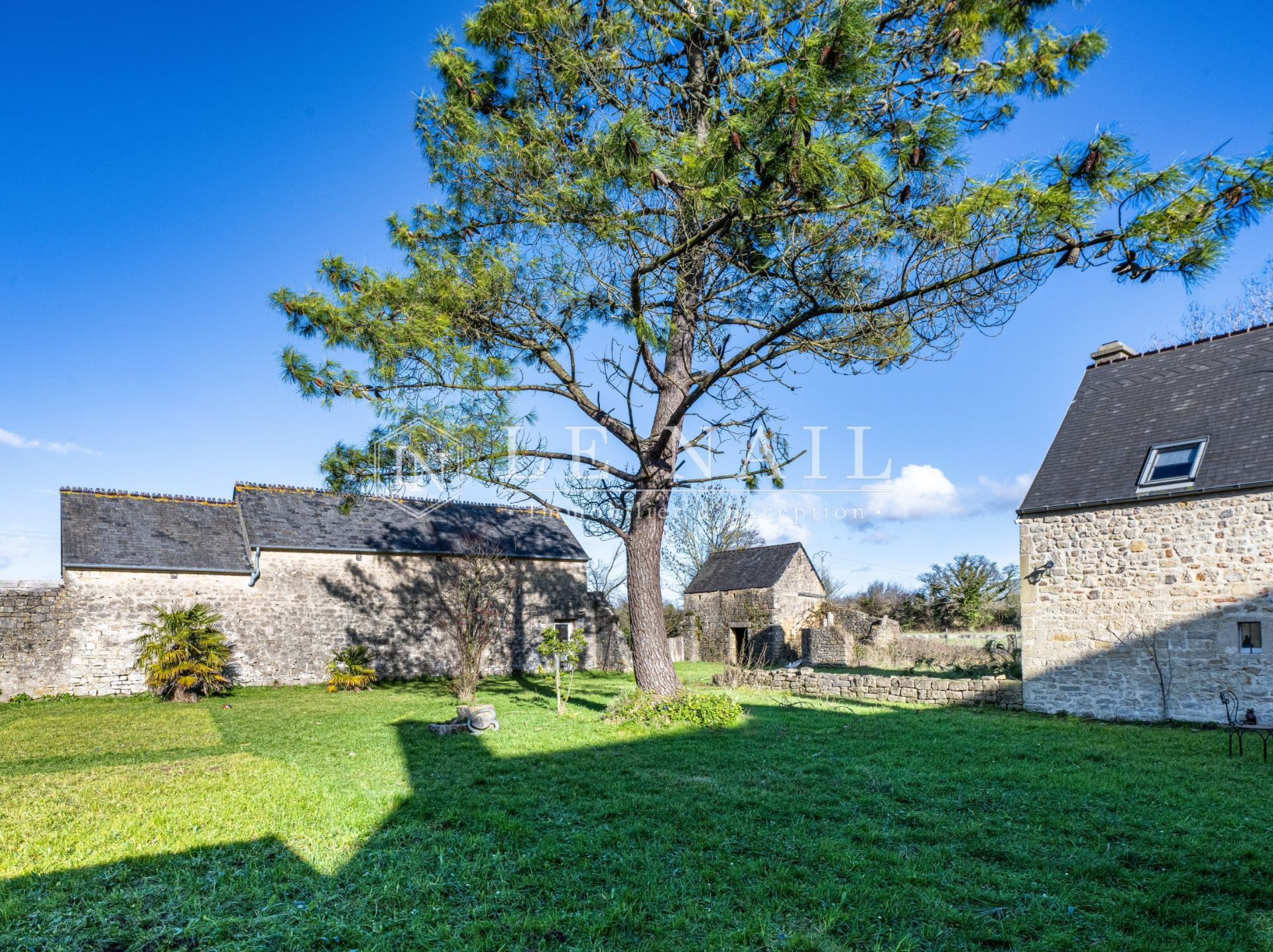 manoir 15 pièces en vente à VALOGNES (50700)