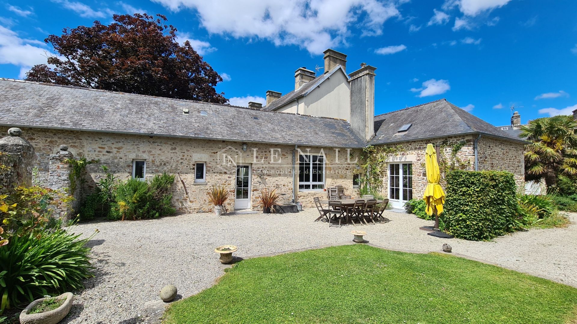 maison bourgeoise 11 pièces en vente à COUTANCES (50200)