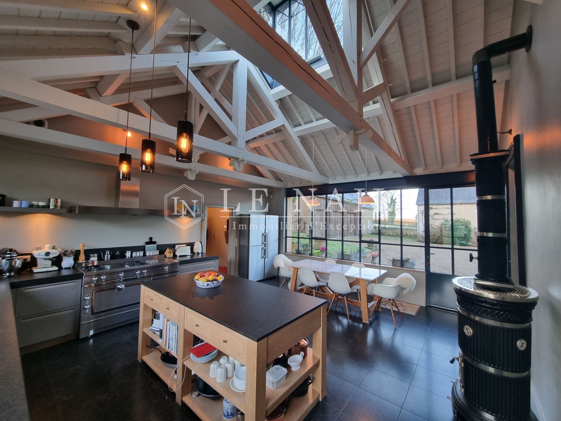 property 10 rooms for sale on LA CHARTRE SUR LE LOIR (72340)