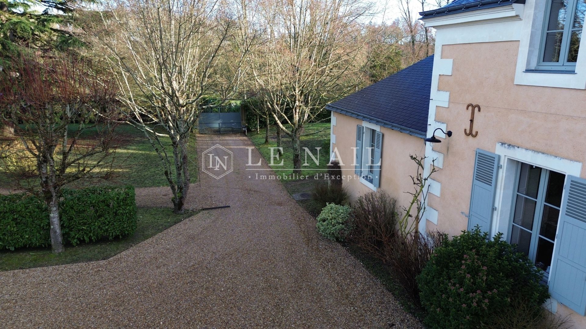 property 10 rooms for sale on LA CHARTRE SUR LE LOIR (72340)