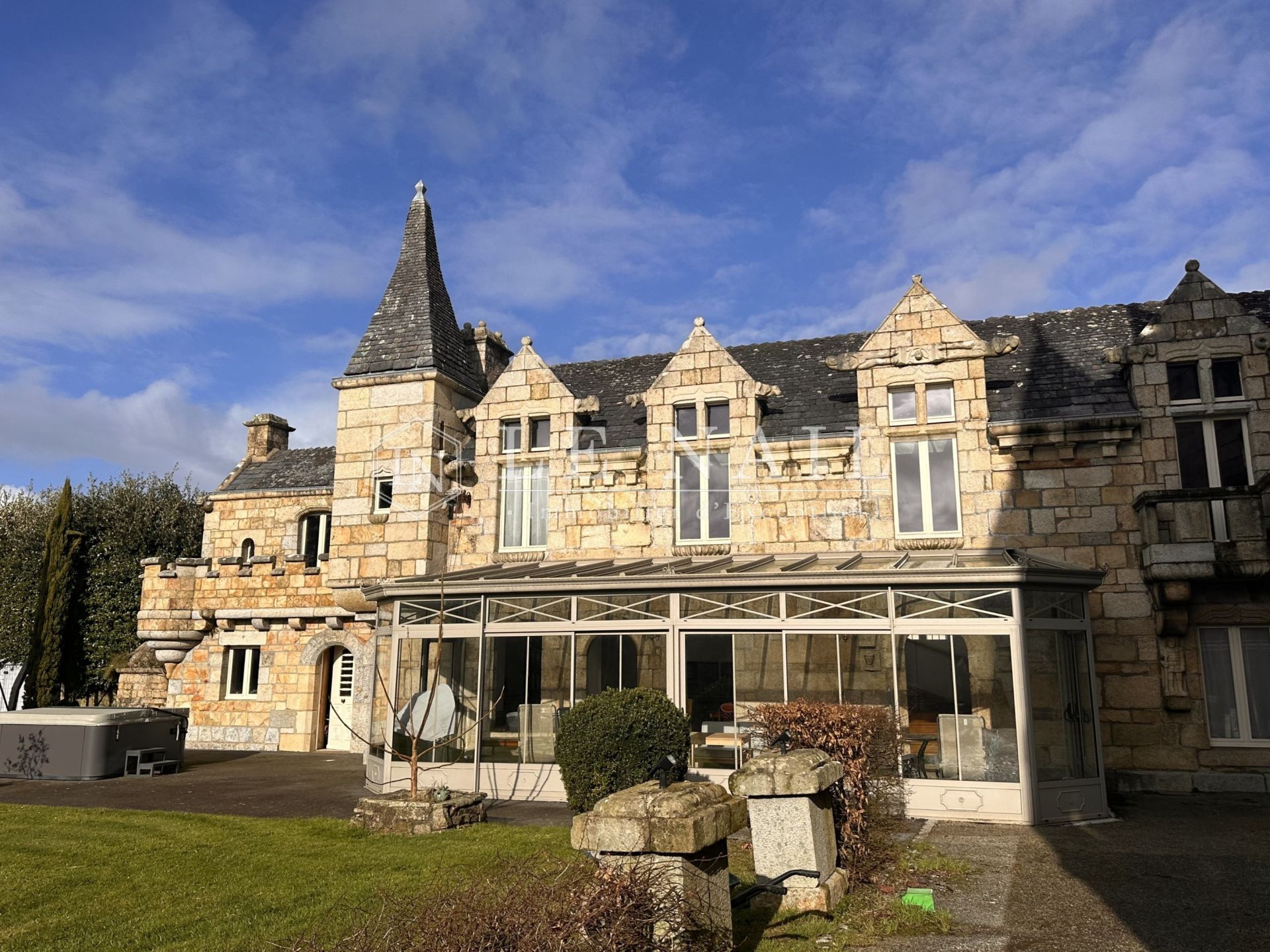 manoir 16 pièces en vente à AURAY (56400)