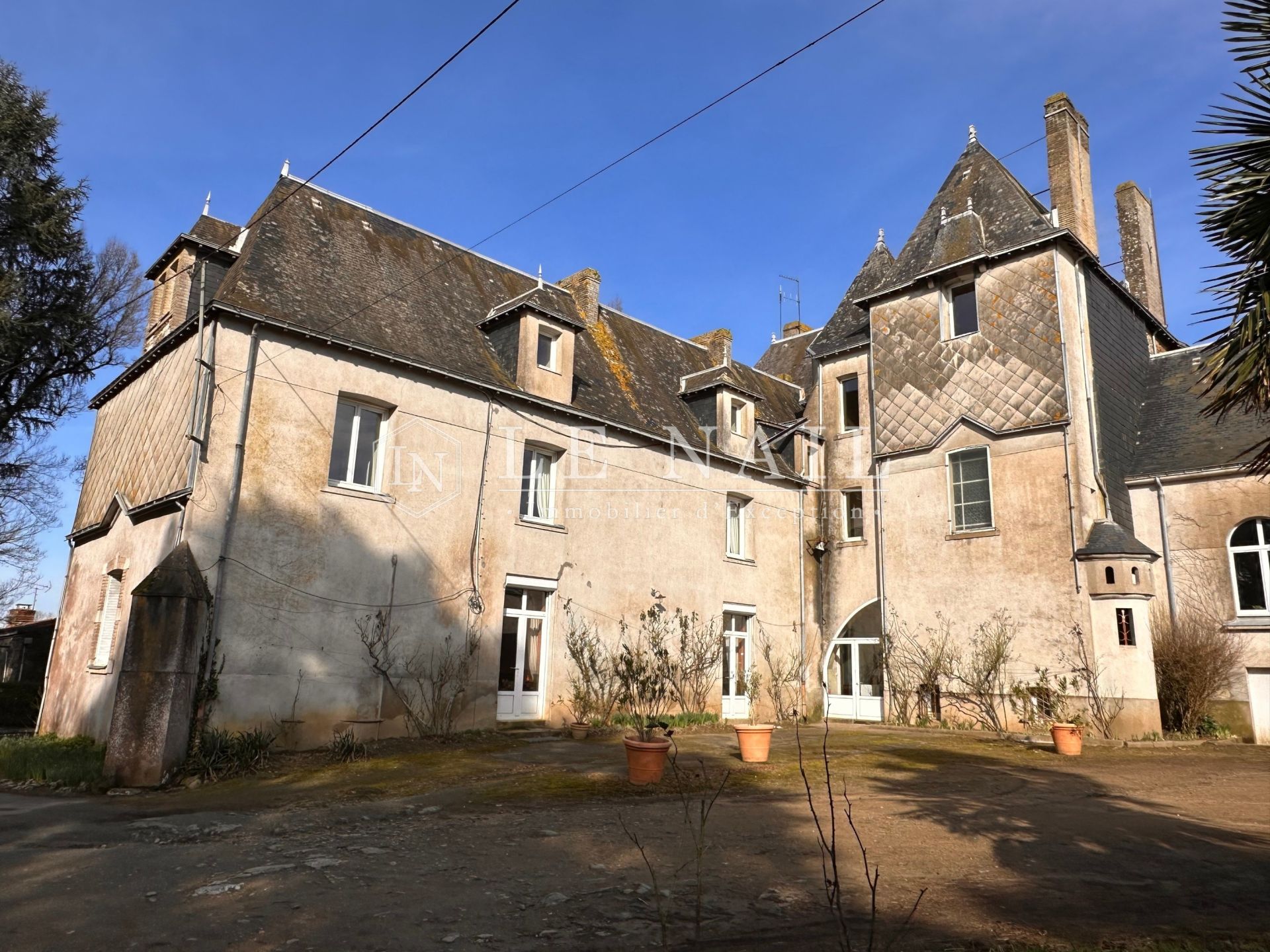 castle 16 rooms for sale on NANTES (44000)