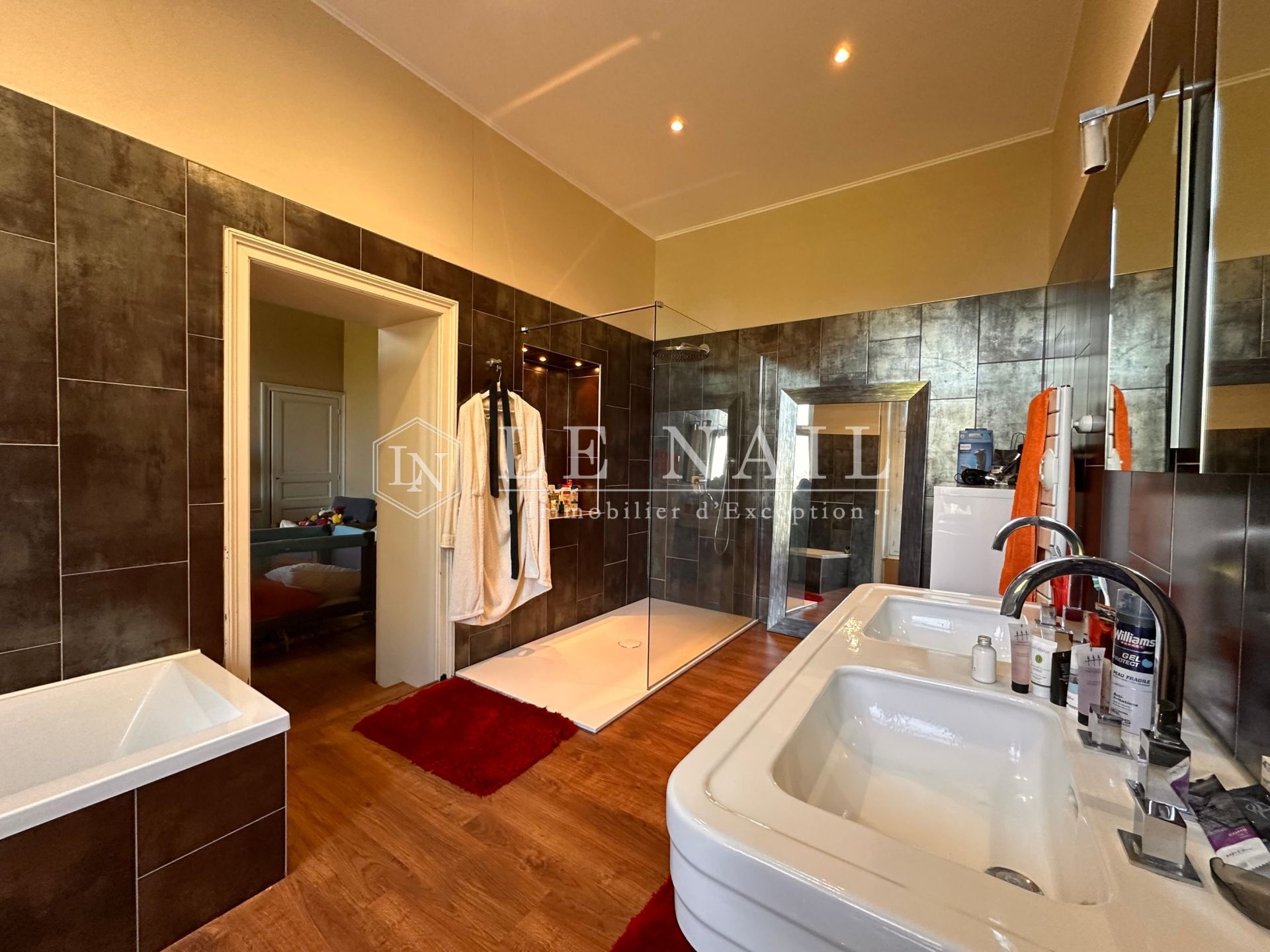 castle 16 rooms for sale on NANTES (44000)