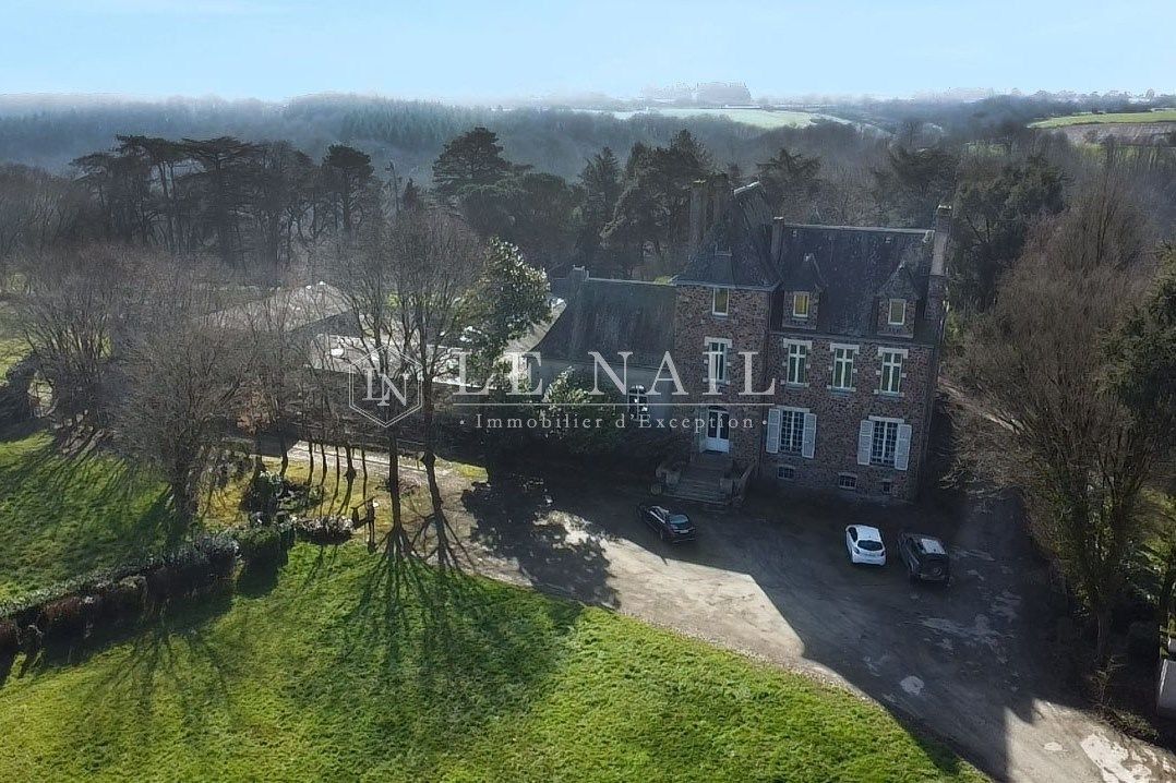 castle 16 rooms for sale on NANTES (44000)