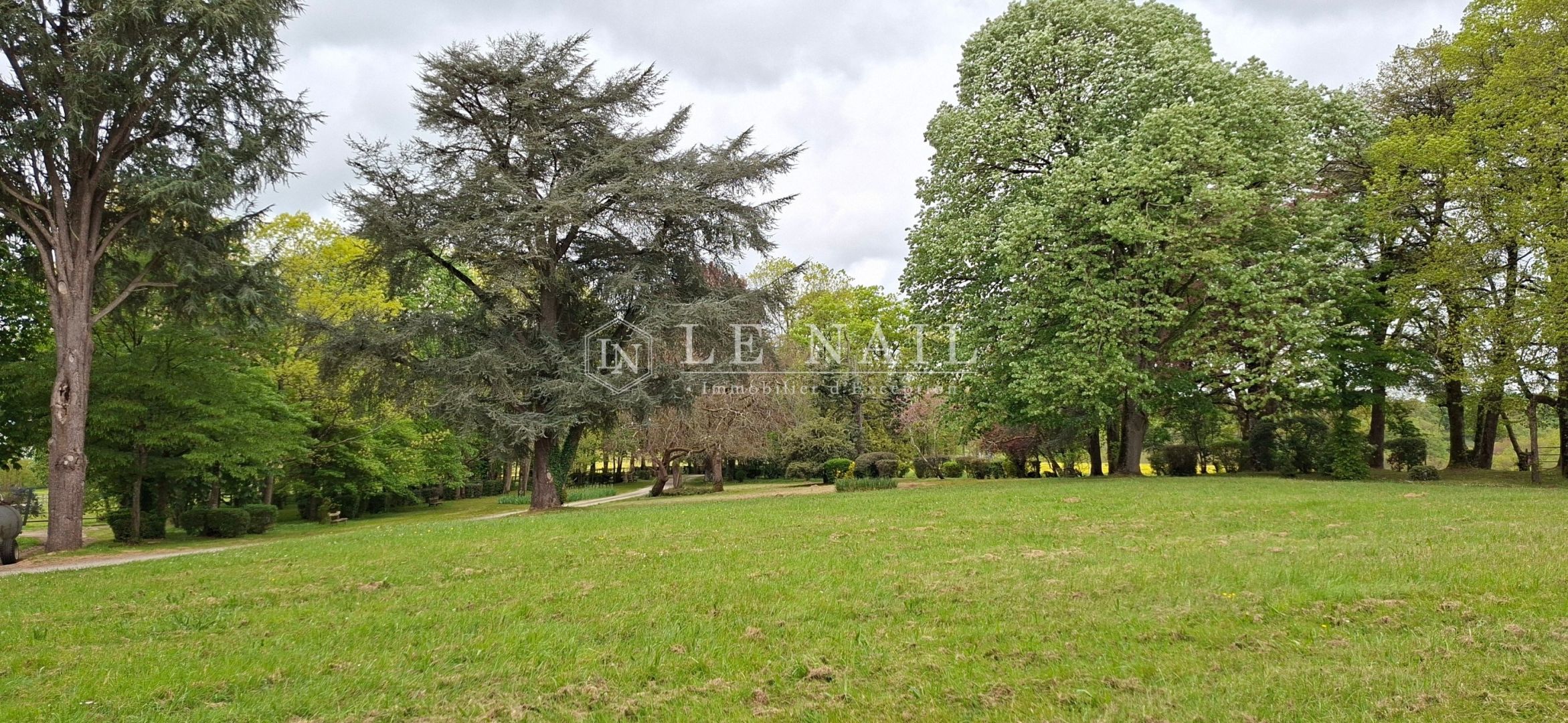 castle 16 rooms for sale on NANTES (44000)