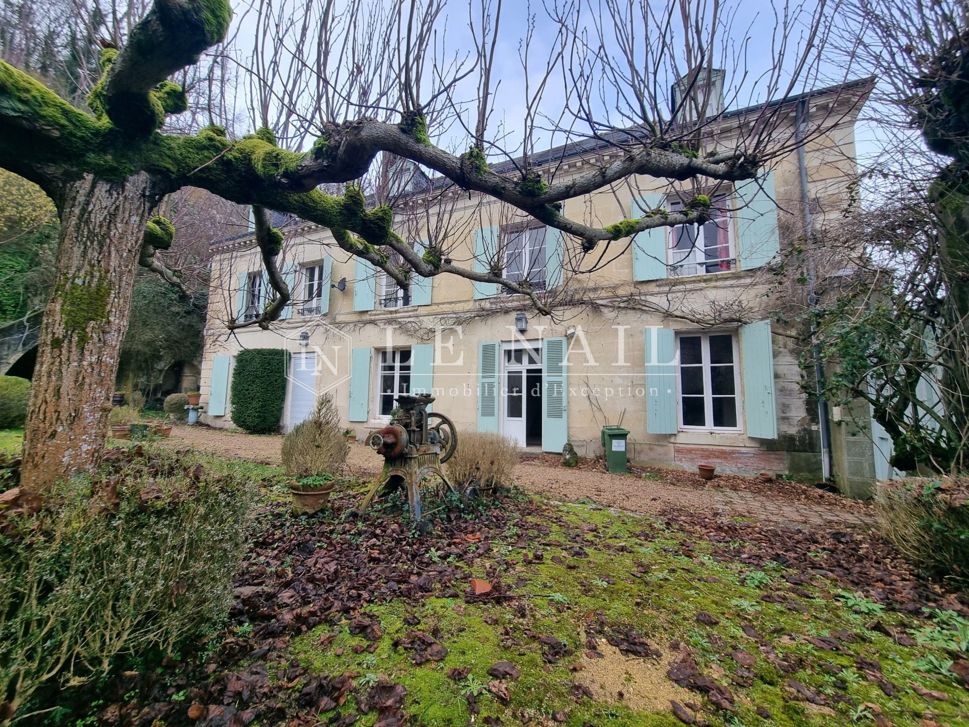 maison de ville 12 pièces en vente à LA CHARTRE SUR LE LOIR (72340)