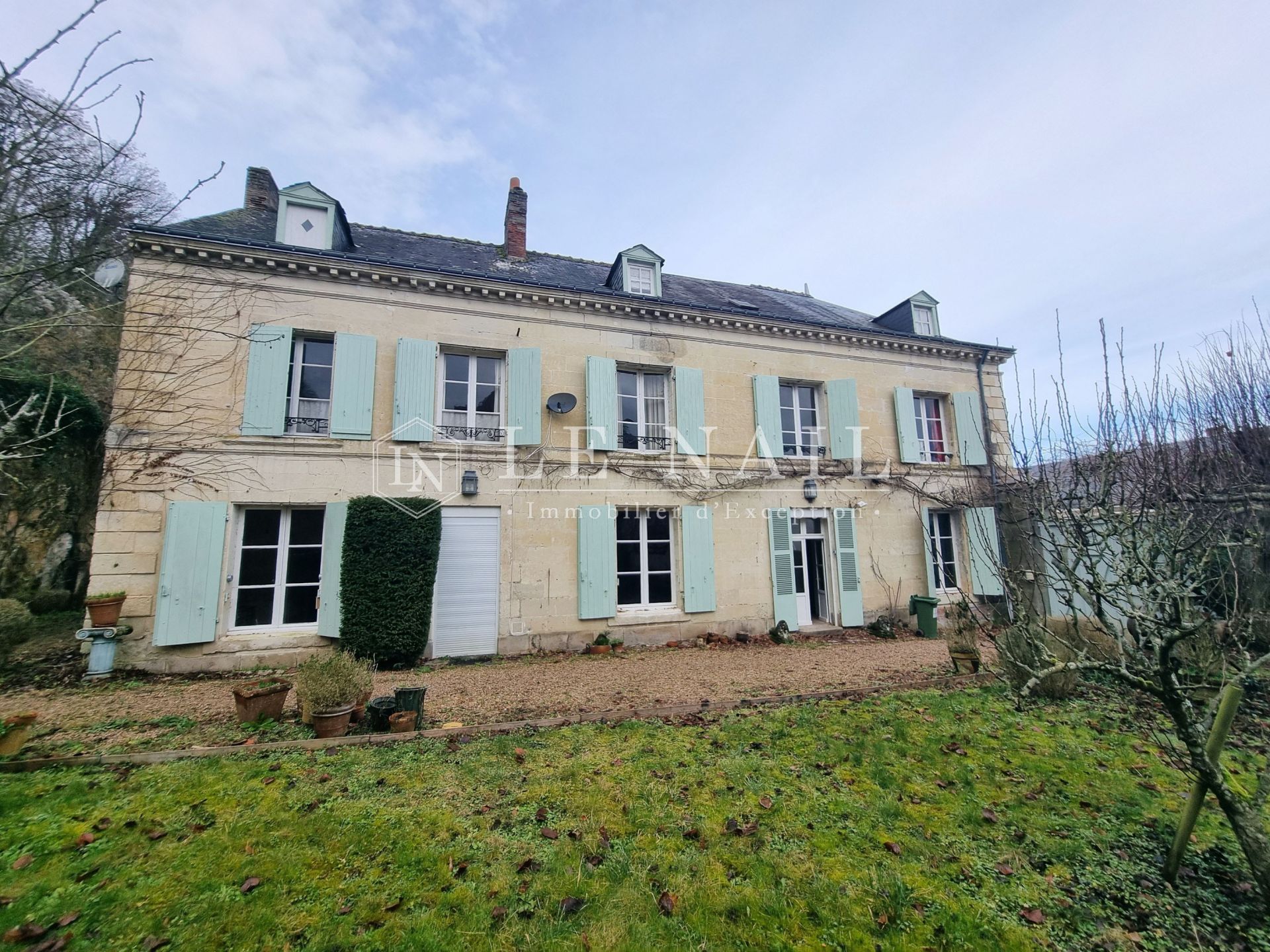 maison de ville 12 pièces en vente à LA CHARTRE SUR LE LOIR (72340)