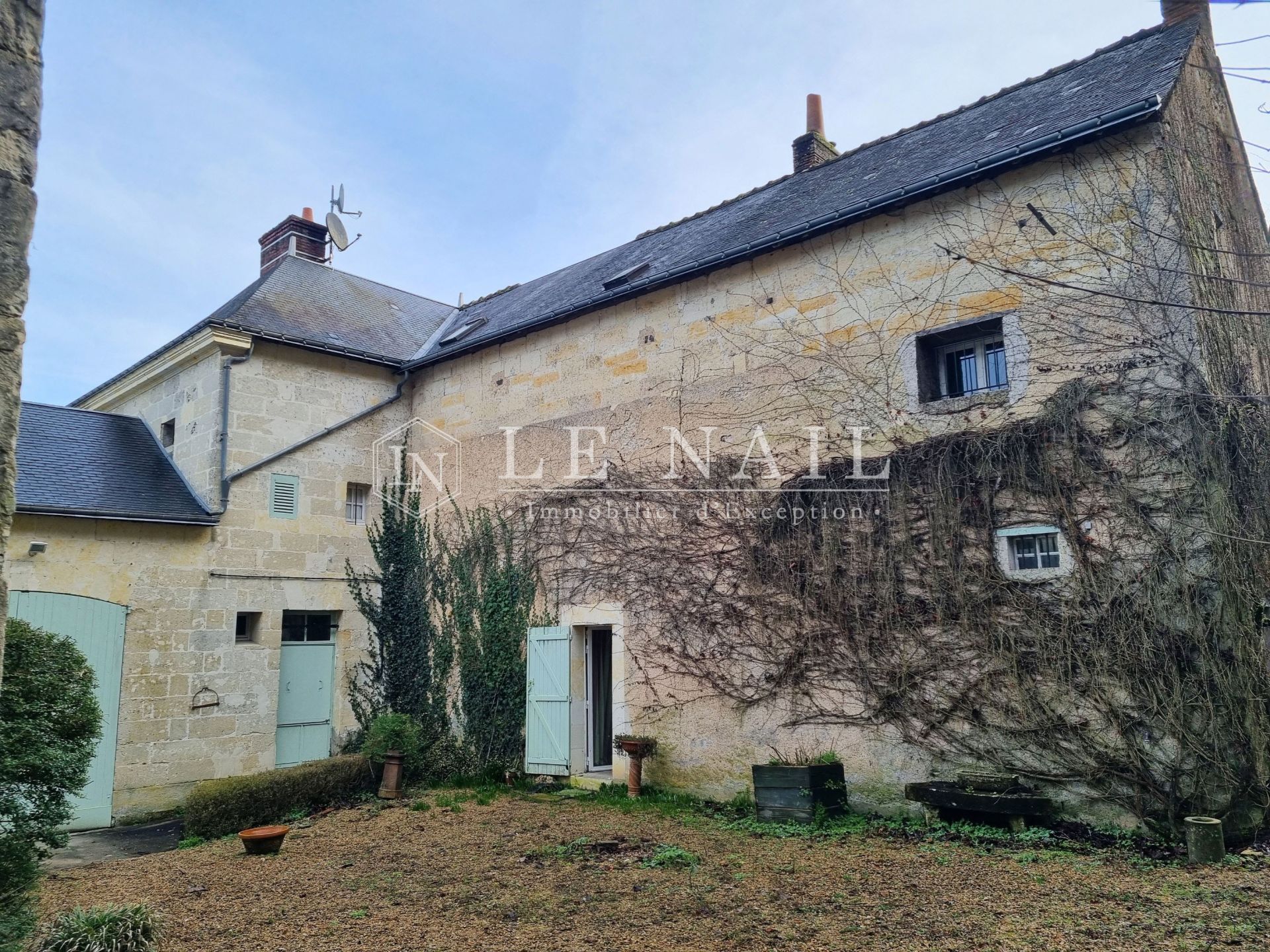 maison de ville 12 pièces en vente à LA CHARTRE SUR LE LOIR (72340)