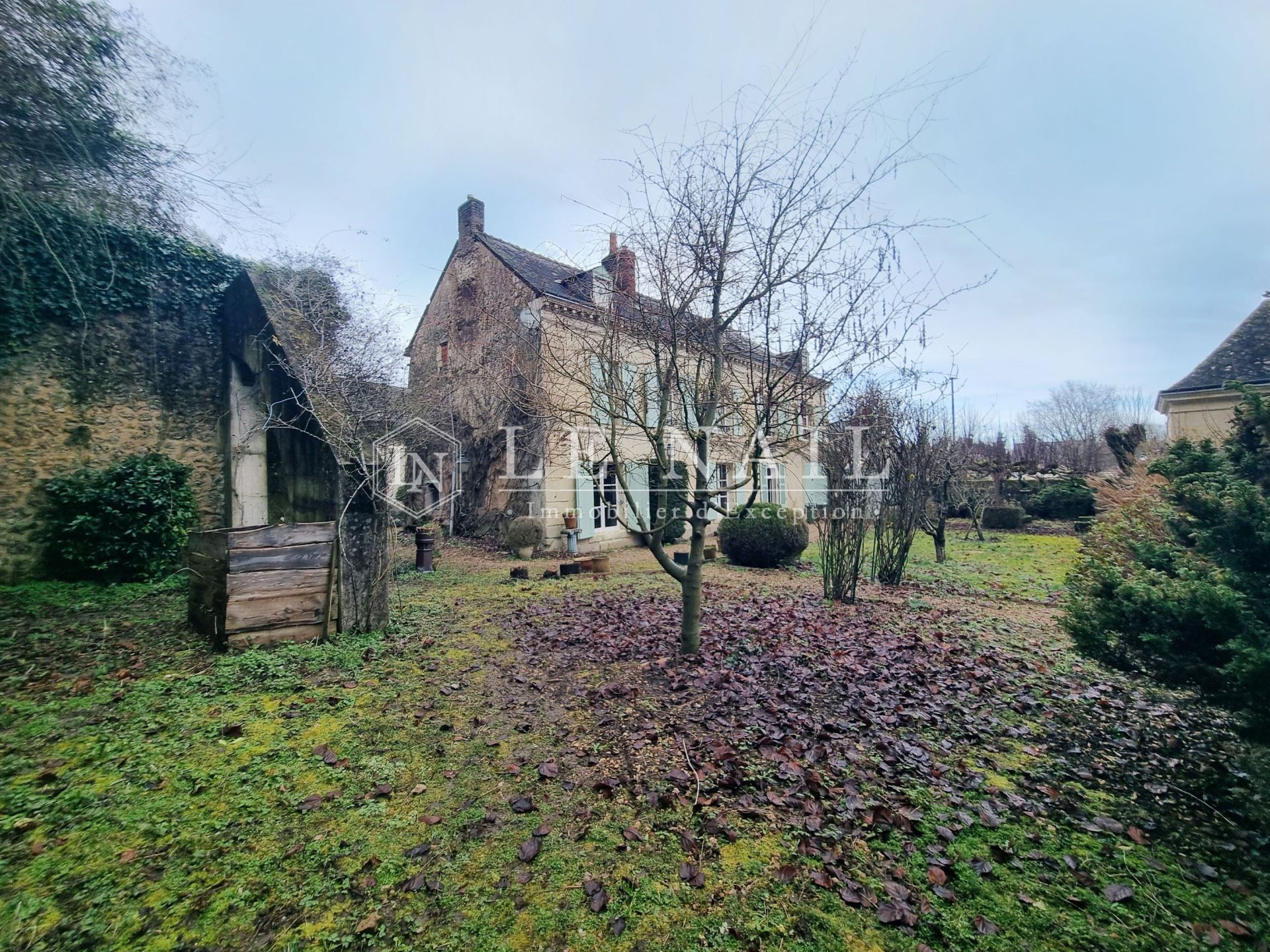 maison de ville 12 pièces en vente à LA CHARTRE SUR LE LOIR (72340)