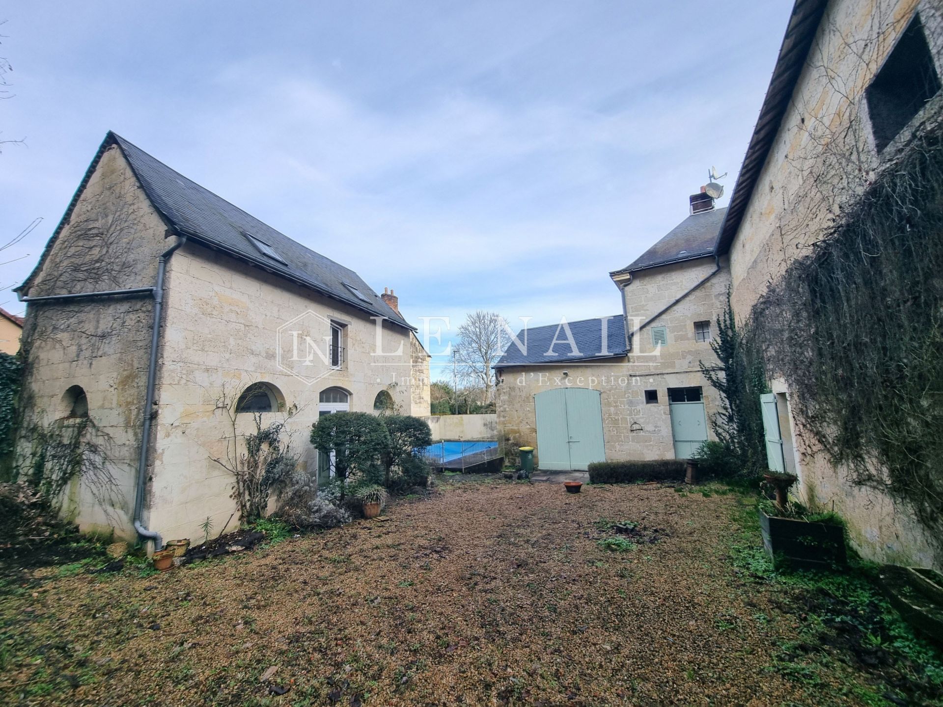 maison de ville 12 pièces en vente à LA CHARTRE SUR LE LOIR (72340)