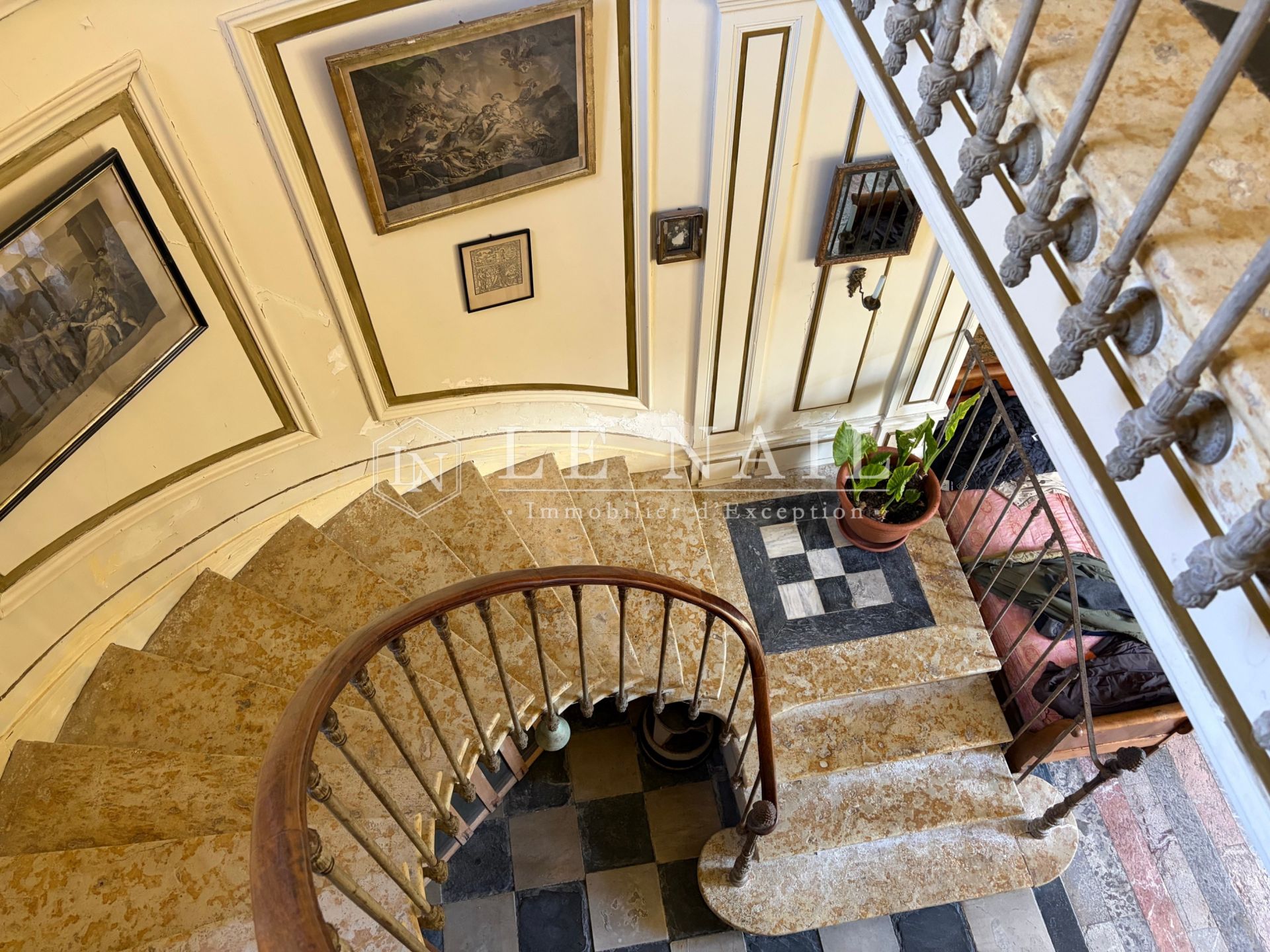castle 20 rooms for sale on AUCH (32000)