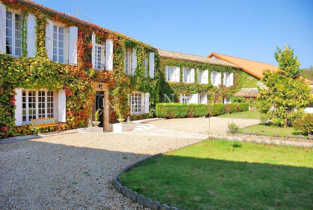 property 17 rooms for sale on ANGOULEME (16000)