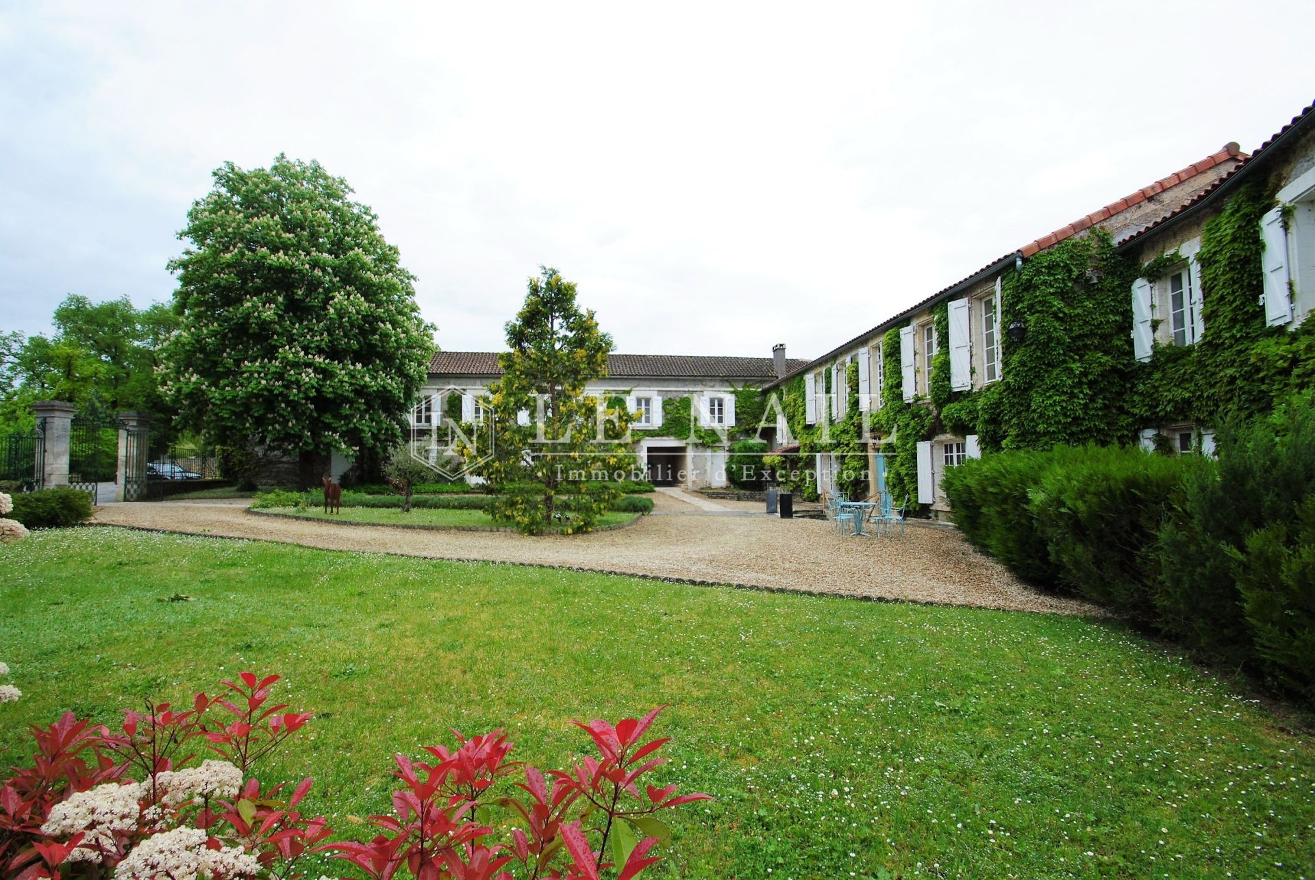 property 17 rooms for sale on ANGOULEME (16000)
