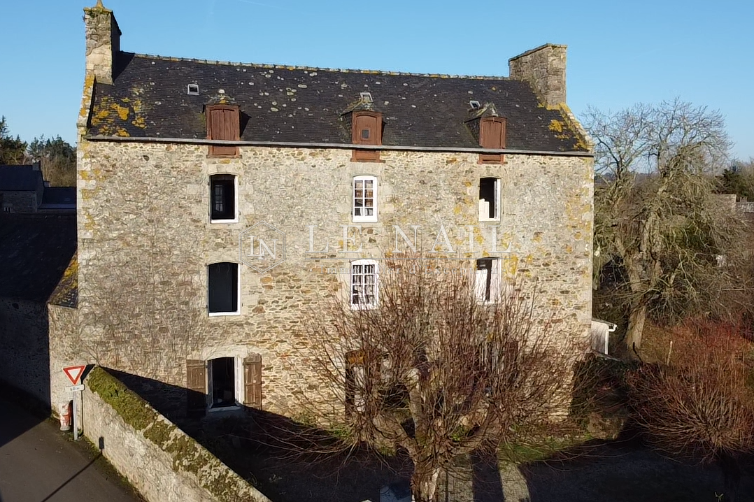 mansion 10 rooms for sale on DINAN (22100)