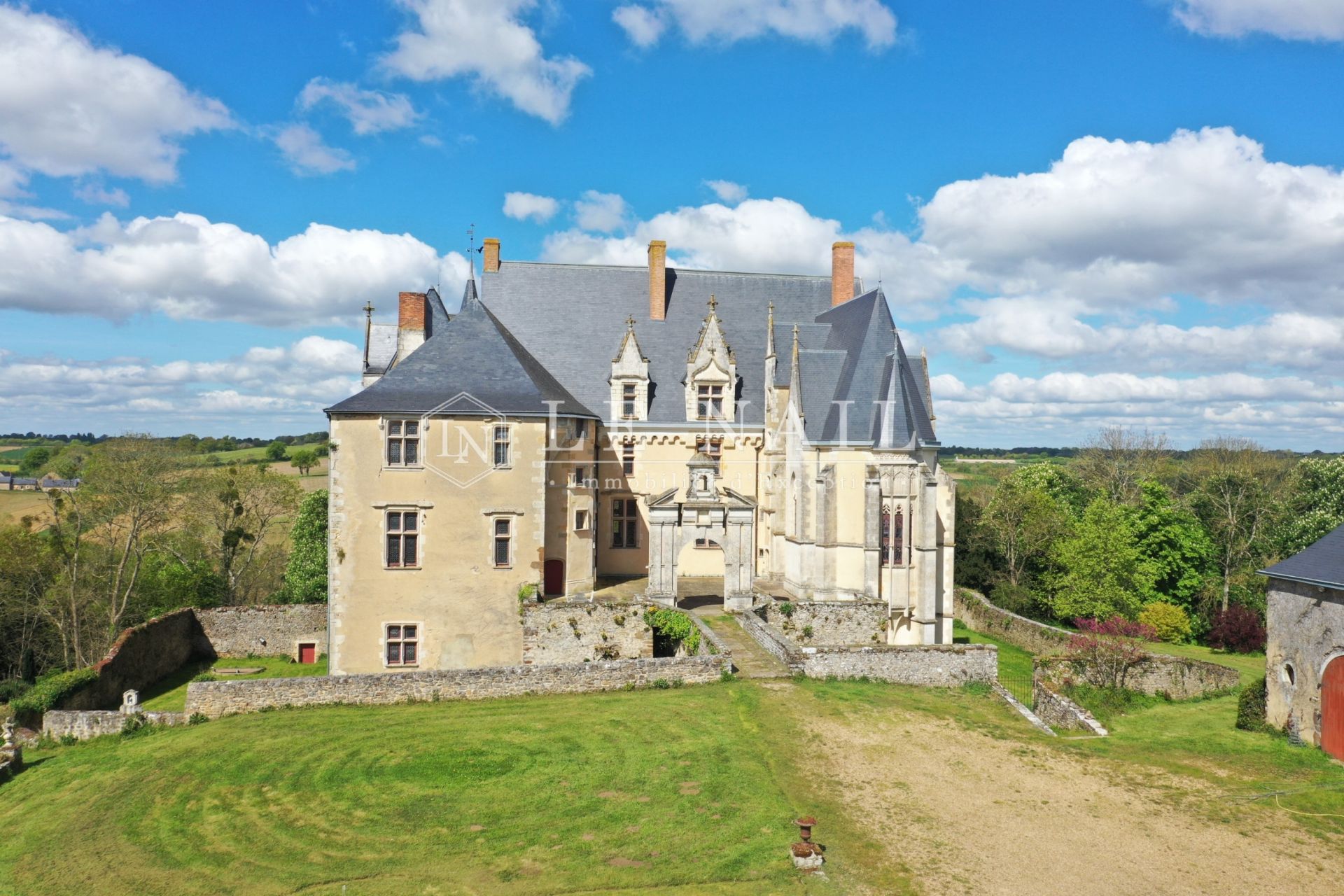 castle 20 rooms for sale on SABLE SUR SARTHE (72300)