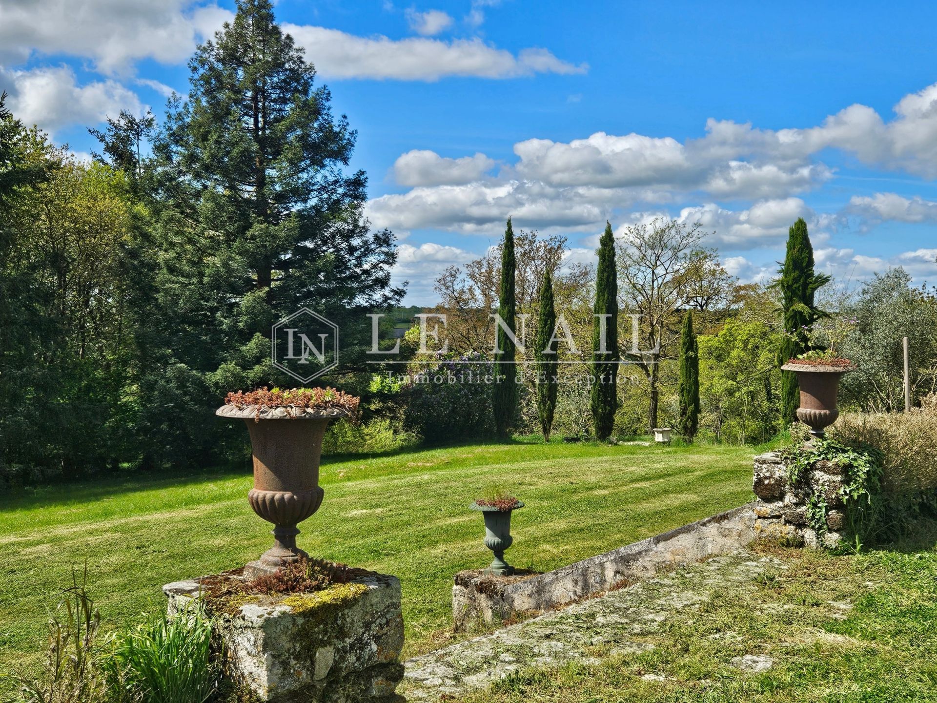 castle 20 rooms for sale on SABLE SUR SARTHE (72300)