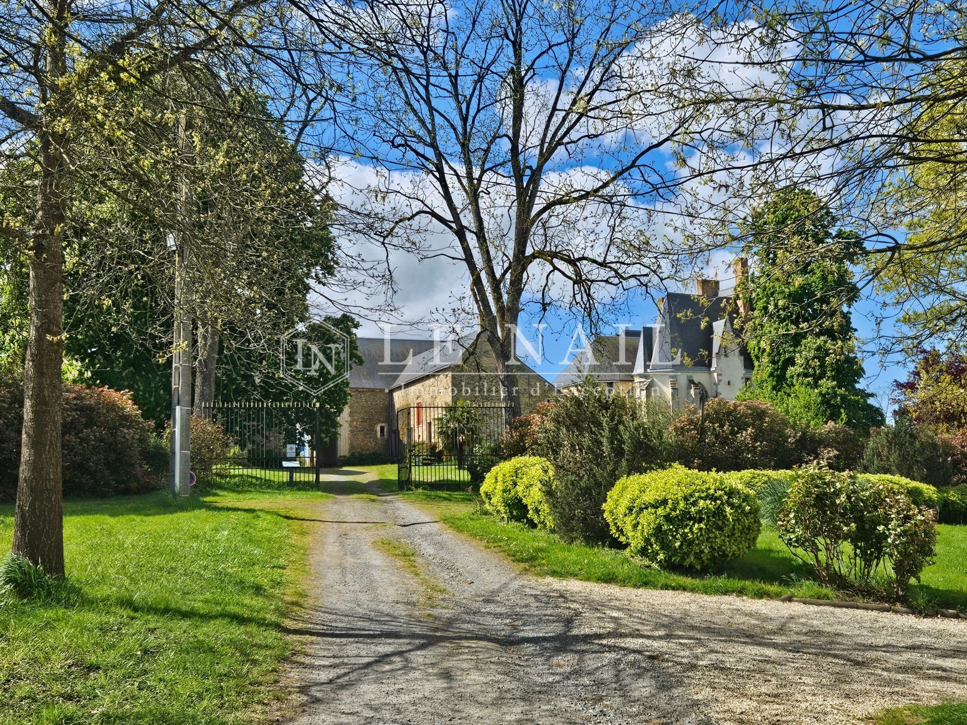 castle 20 rooms for sale on SABLE SUR SARTHE (72300)