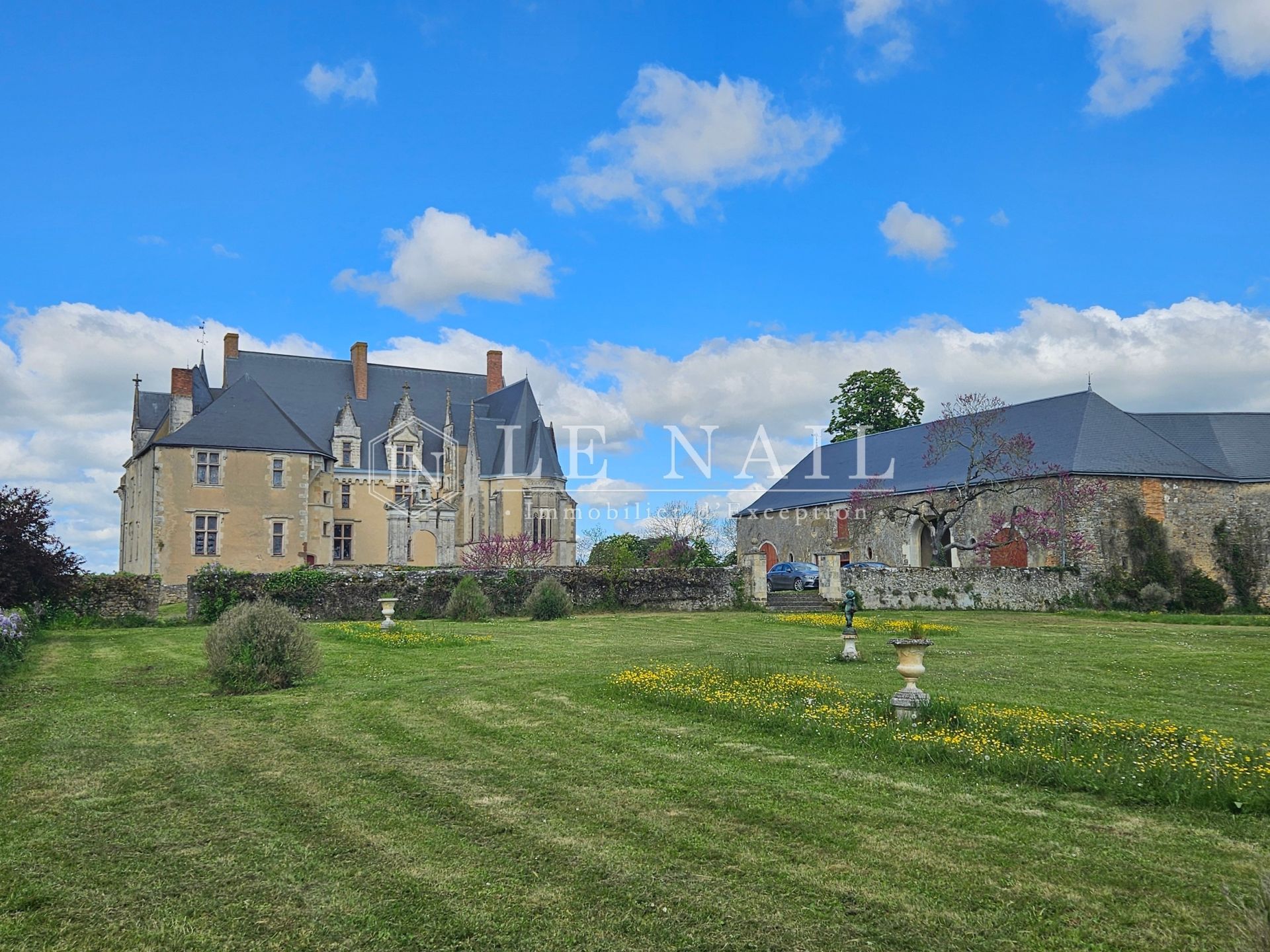 castle 20 rooms for sale on SABLE SUR SARTHE (72300)